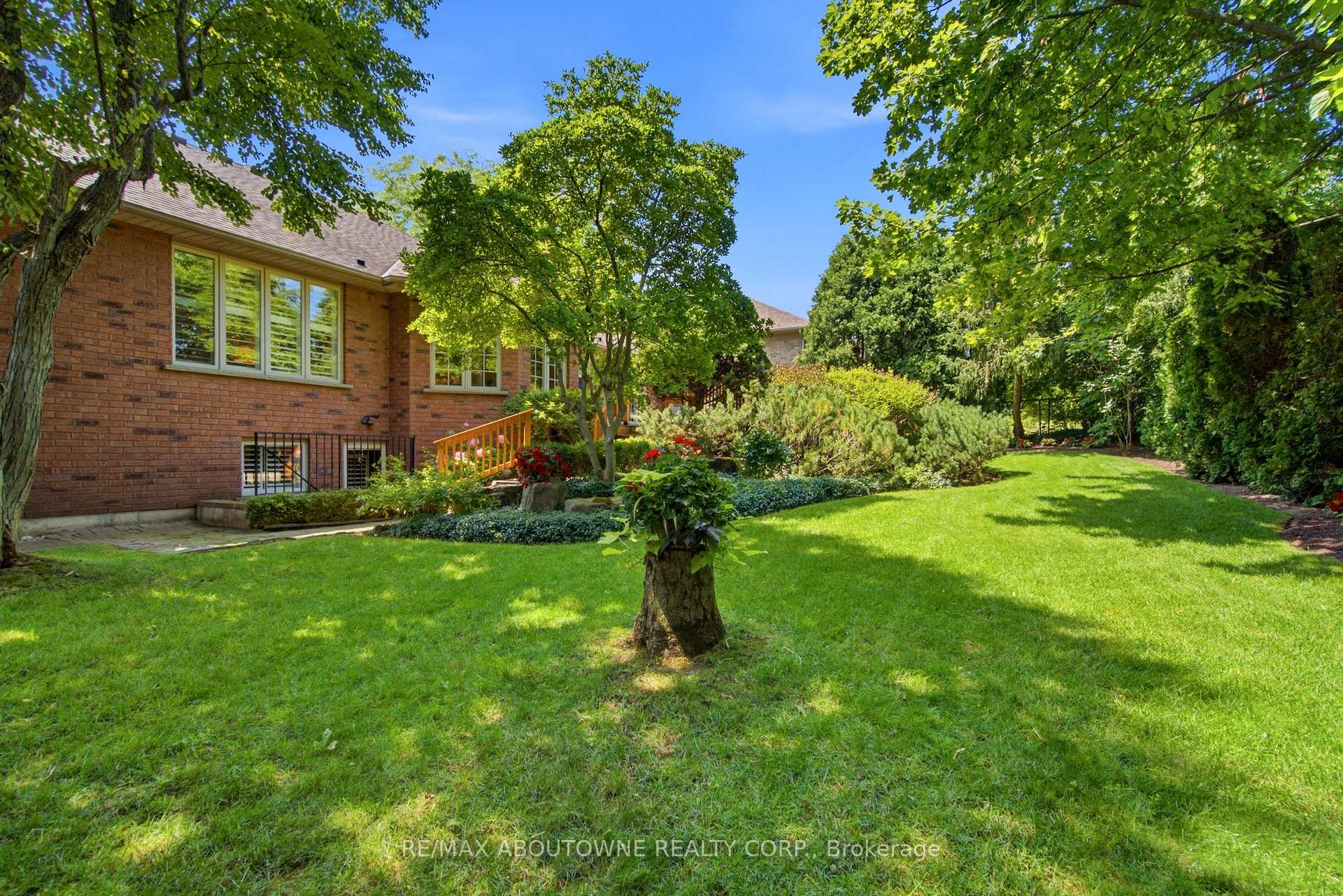 Photo 41 of 1090 Crofton Way, Burlington, Tyandaga — HOMEH