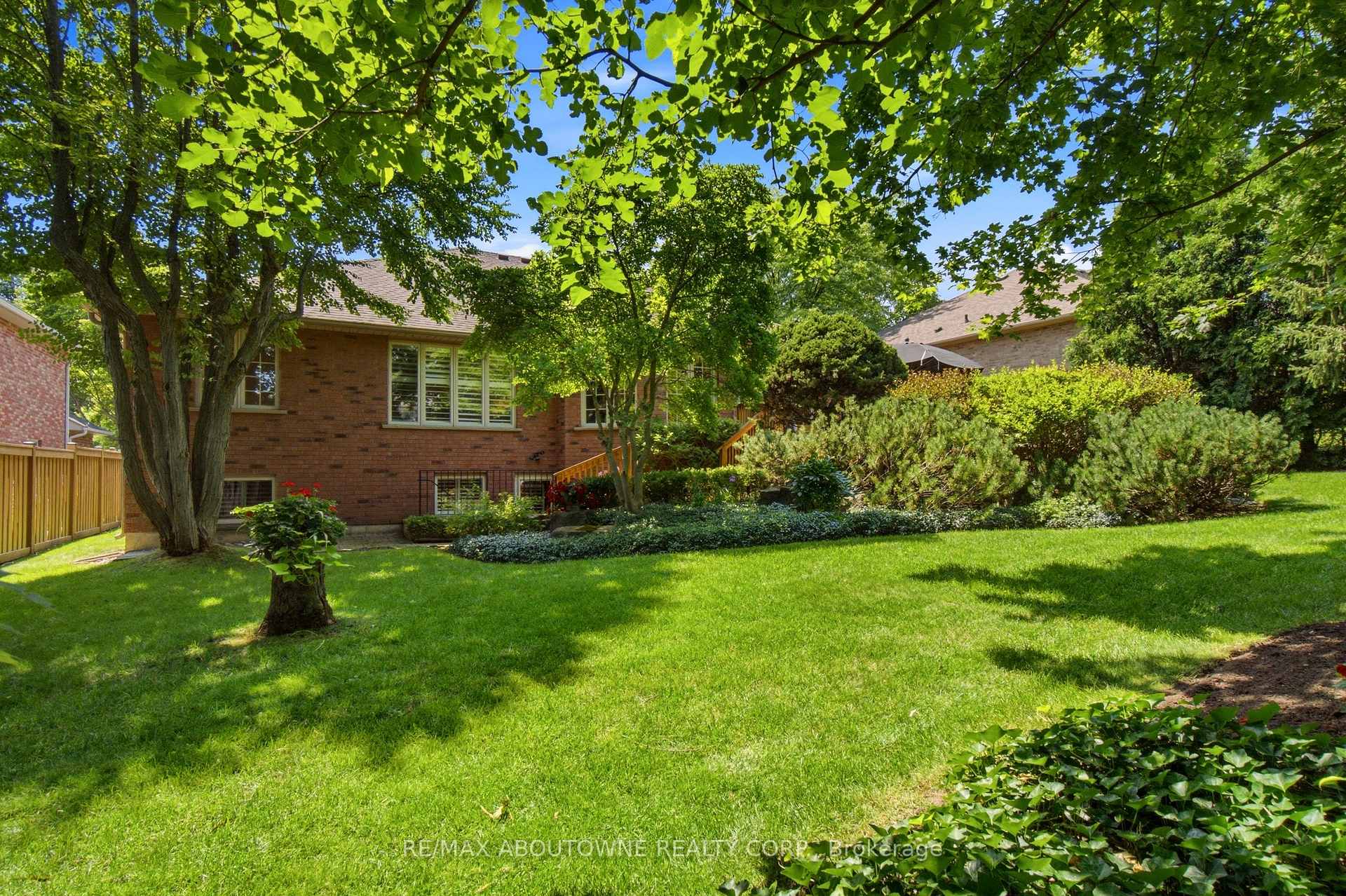 Photo 42 of 1090 Crofton Way, Burlington, Tyandaga — HOMEH