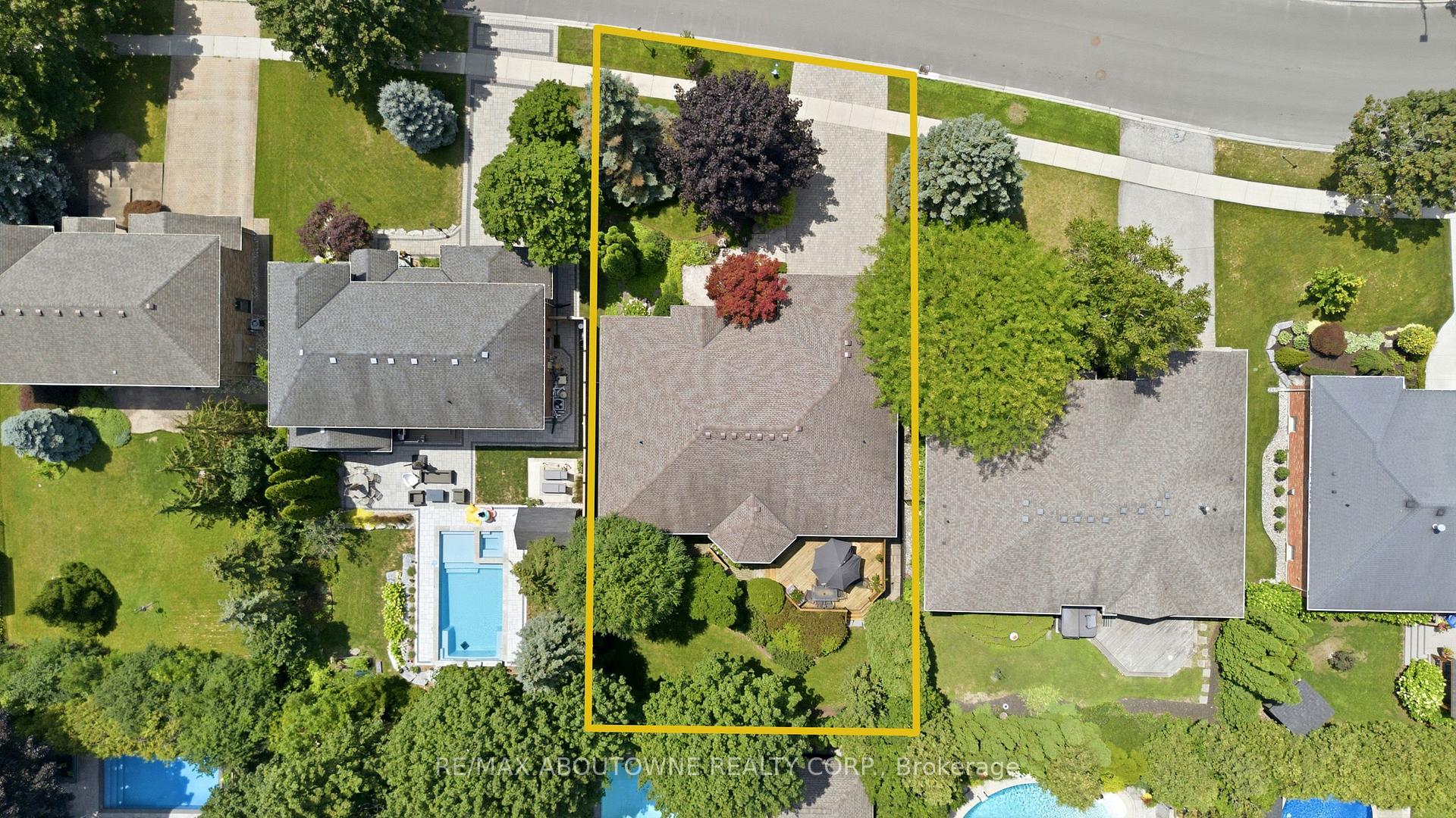 Photo 43 of 1090 Crofton Way, Burlington, Tyandaga — HOMEH