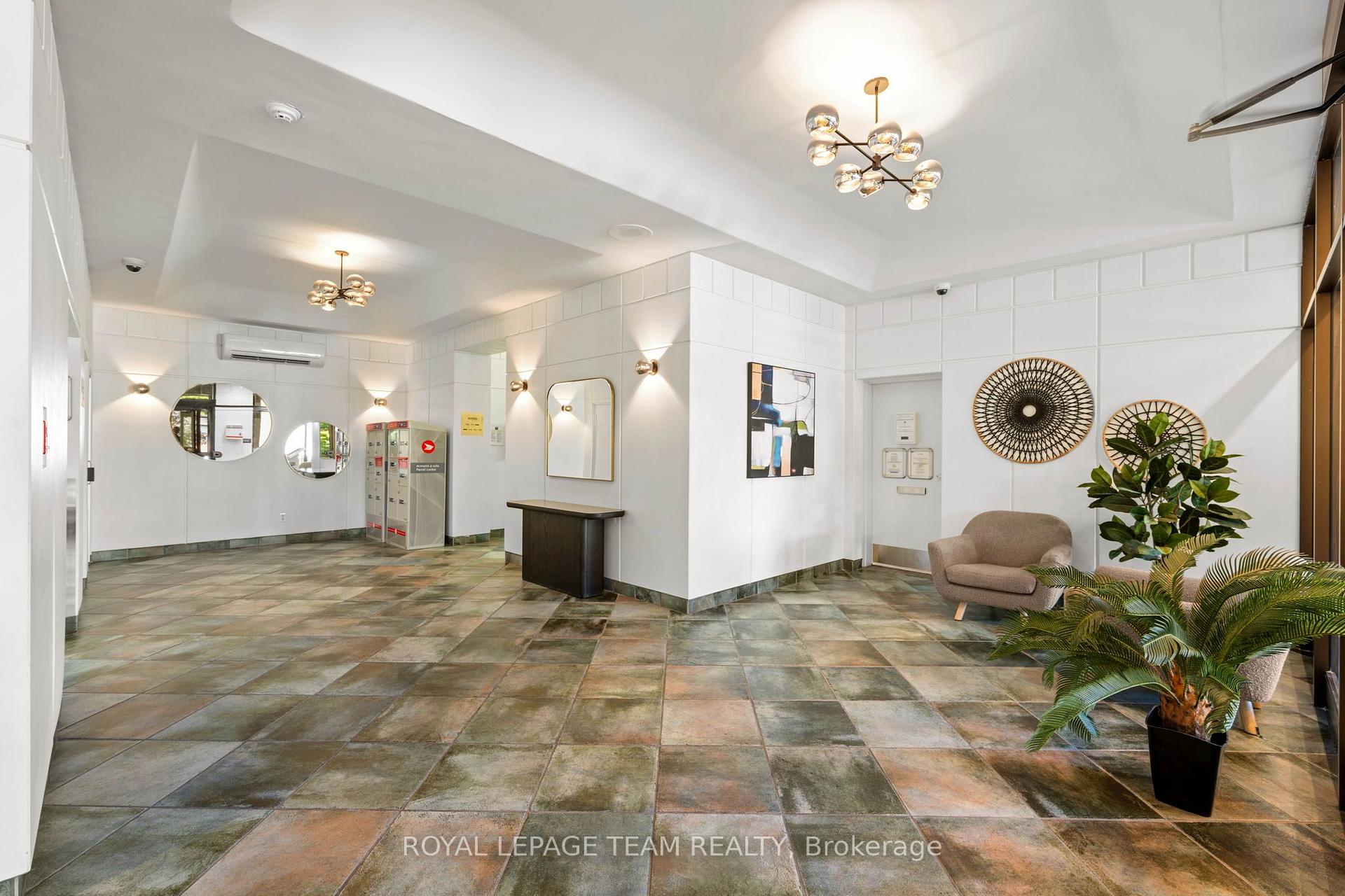 Photo 4 of Unit 901, 40 Landry Street, Ottawa, Vanier — HOMEH