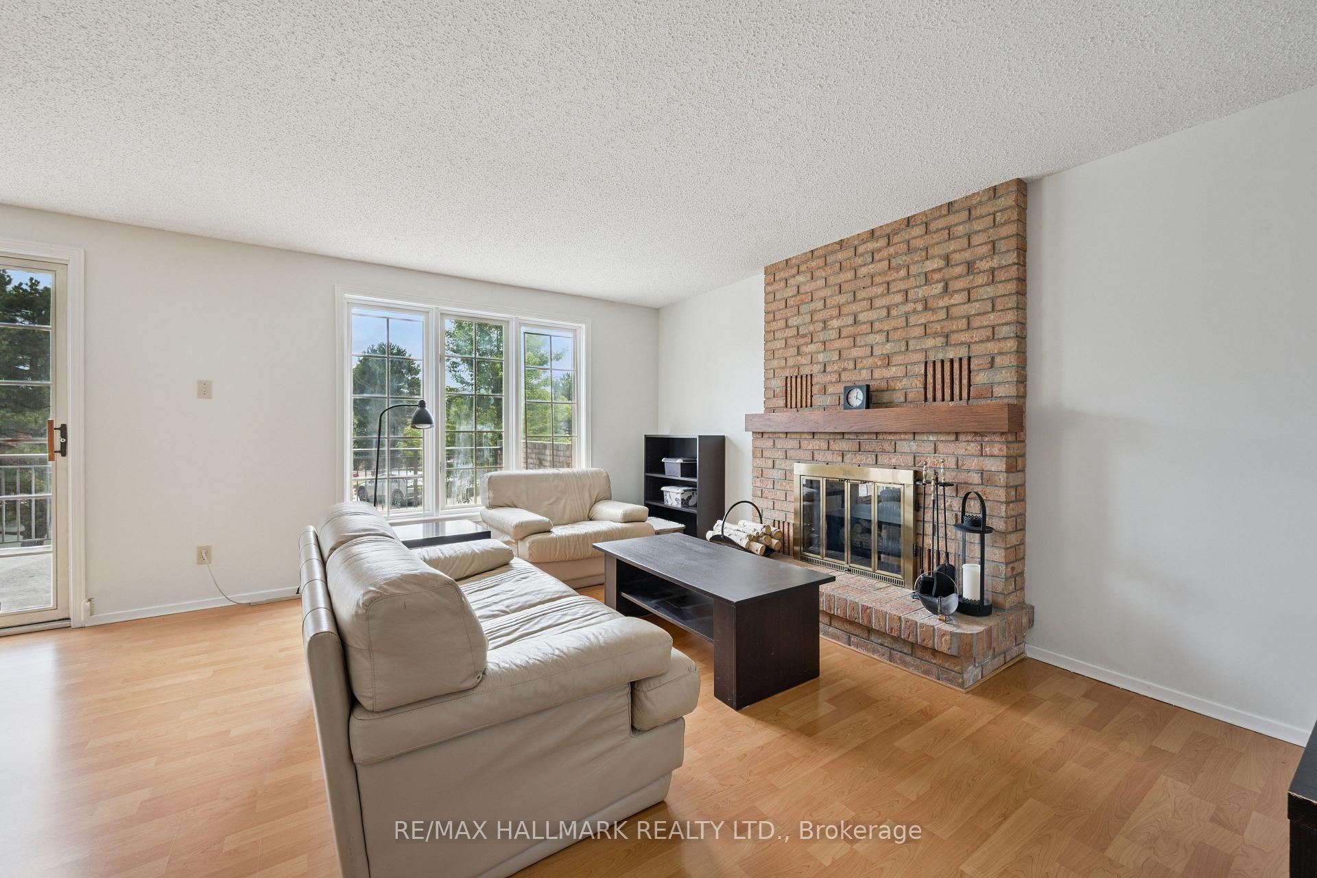 Photo 4 of Unit 1, 489 Beechwood Drive, Waterloo, Westvale — HOMEH