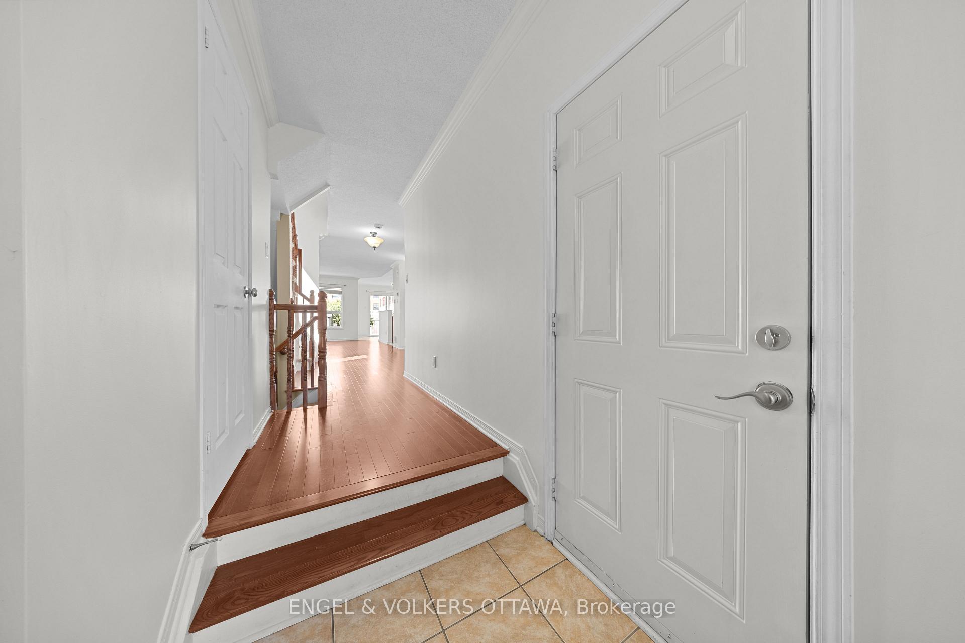 Photo 3 of 789 Cobble Hill Drive, Ottawa, Barrhaven - Cedargrove/Fraserdale — HOMEH