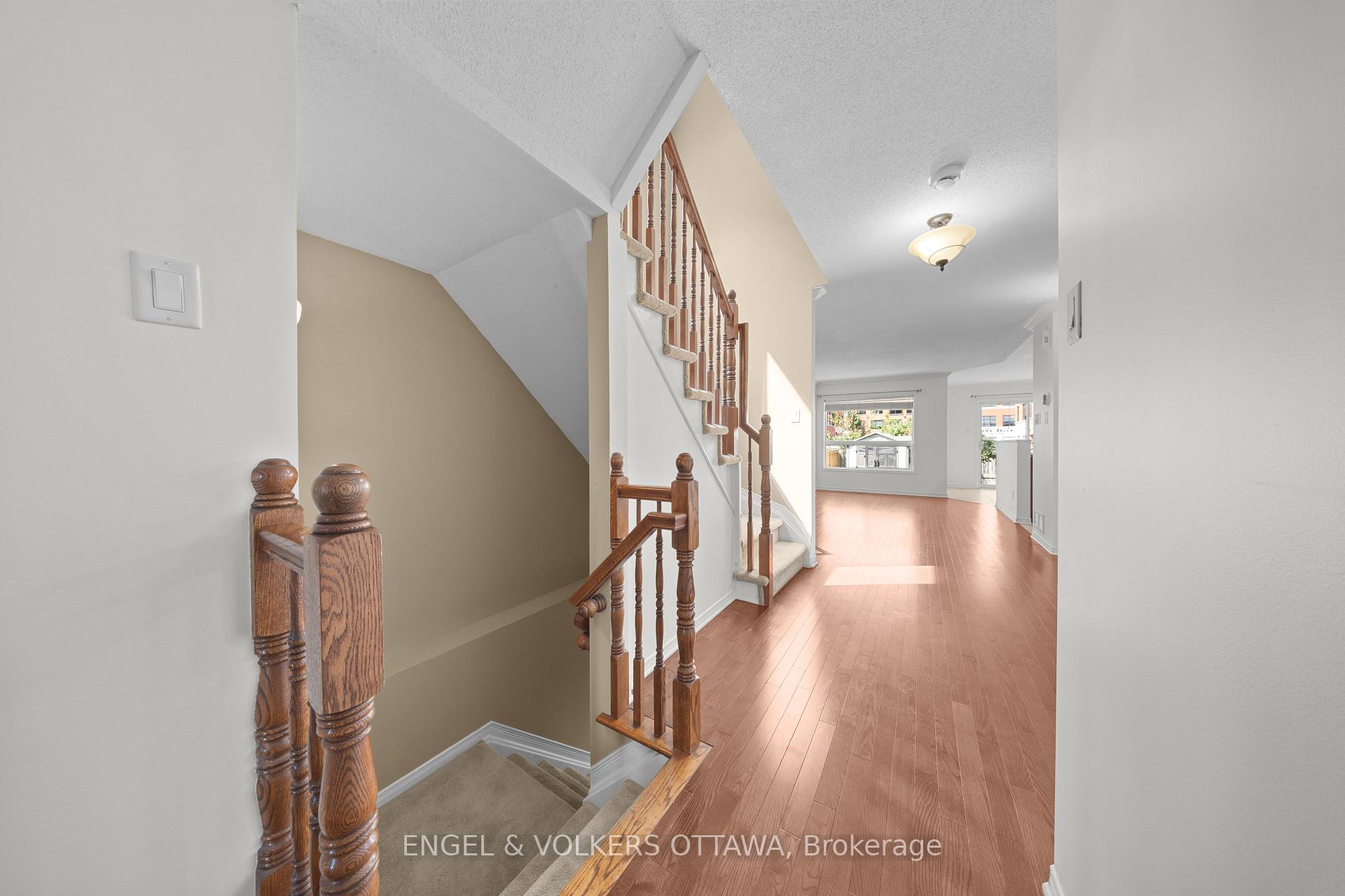 Photo 5 of 789 Cobble Hill Drive, Ottawa, Barrhaven - Cedargrove/Fraserdale — HOMEH