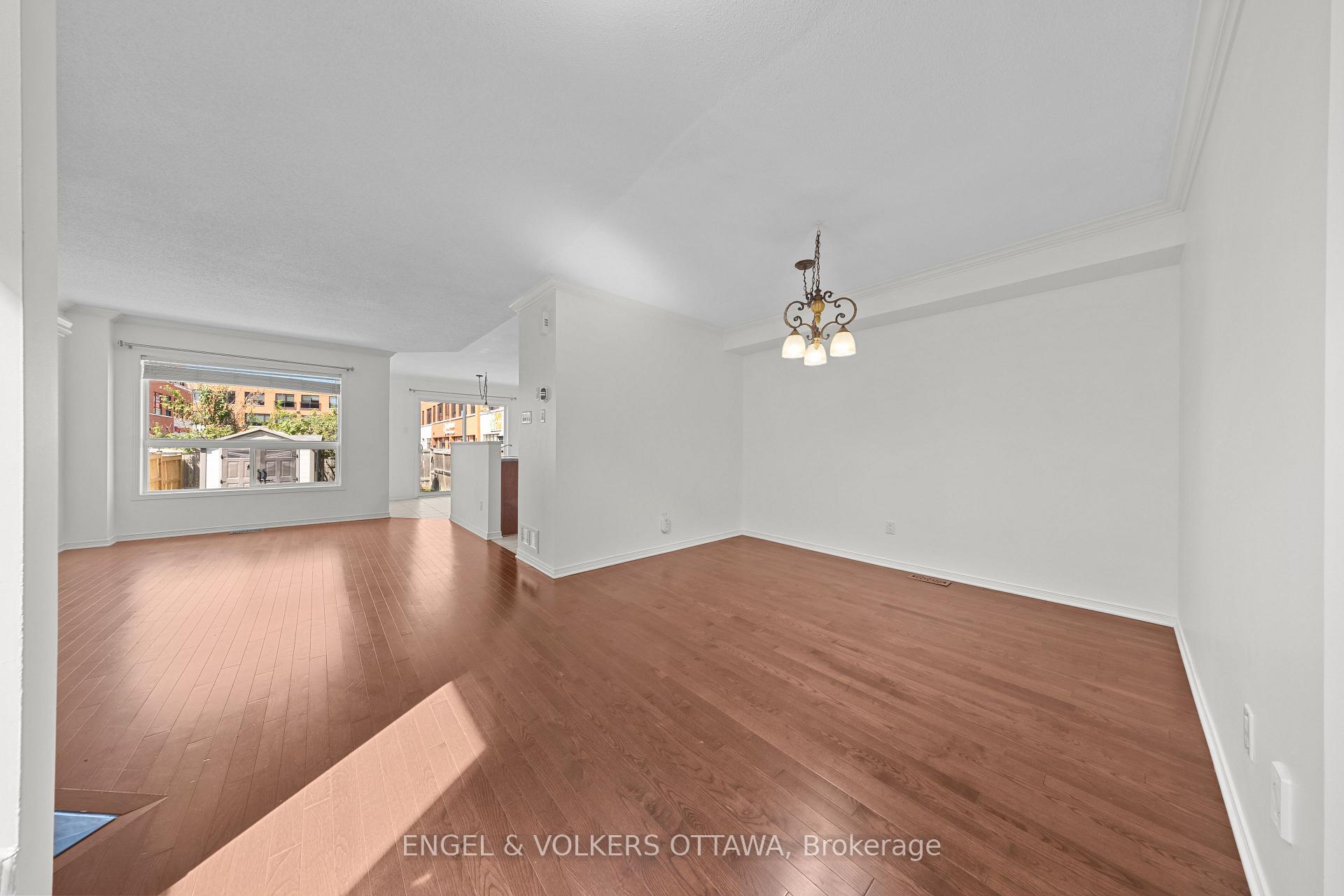 Photo 9 of 789 Cobble Hill Drive, Ottawa, Barrhaven - Cedargrove/Fraserdale — HOMEH