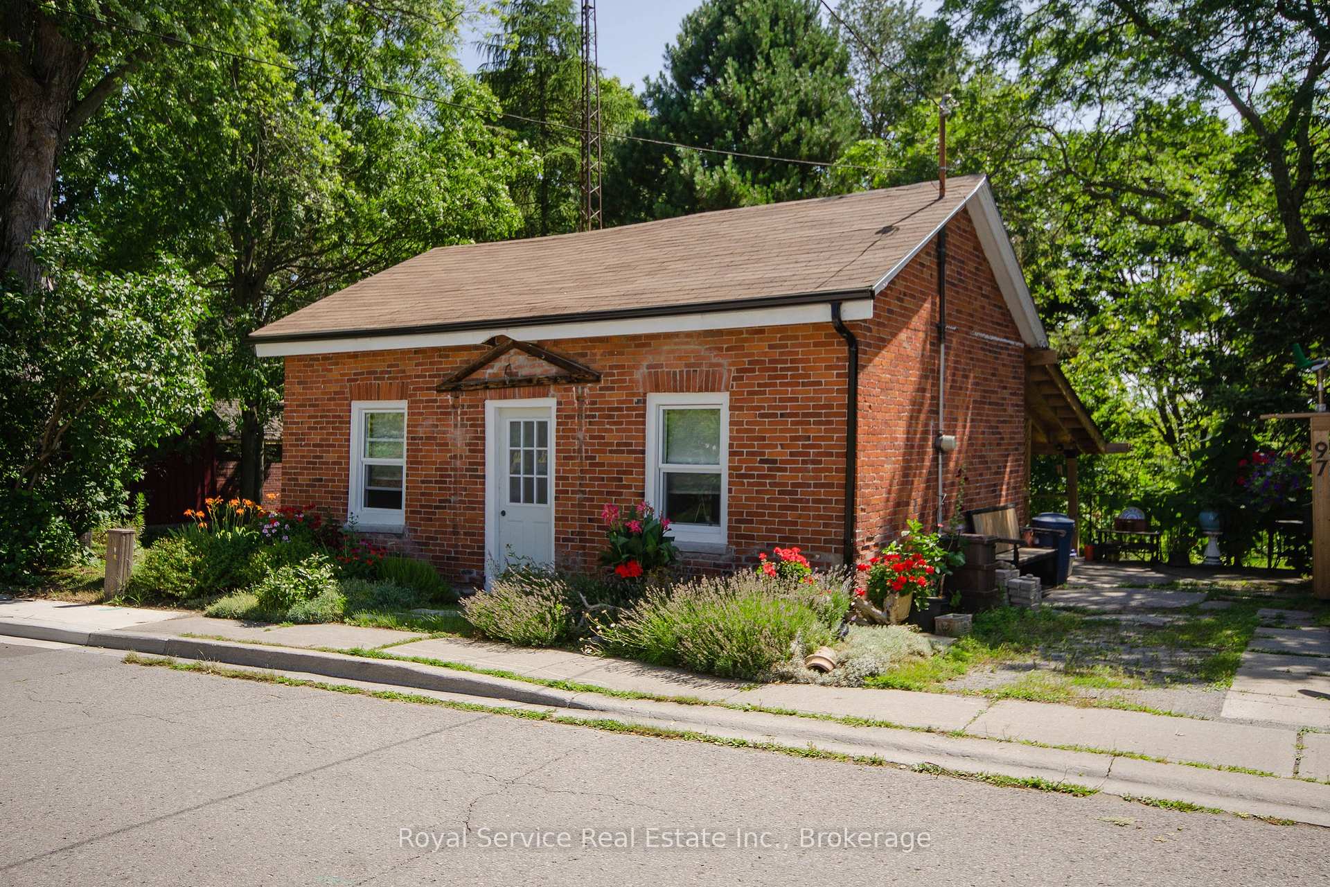 Photo 3 of 97 John Street, Port Hope — HOMEH