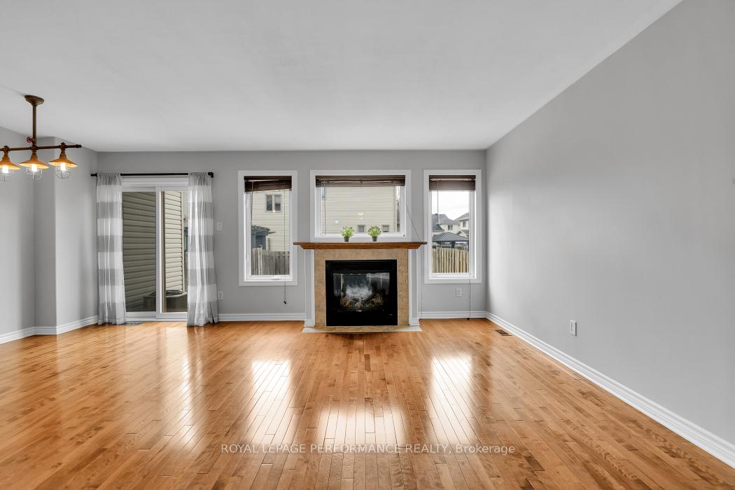 Photo 8 of 1862 Arrowgrass Way, Ottawa, Notting Hill/Summerside — HOMEH