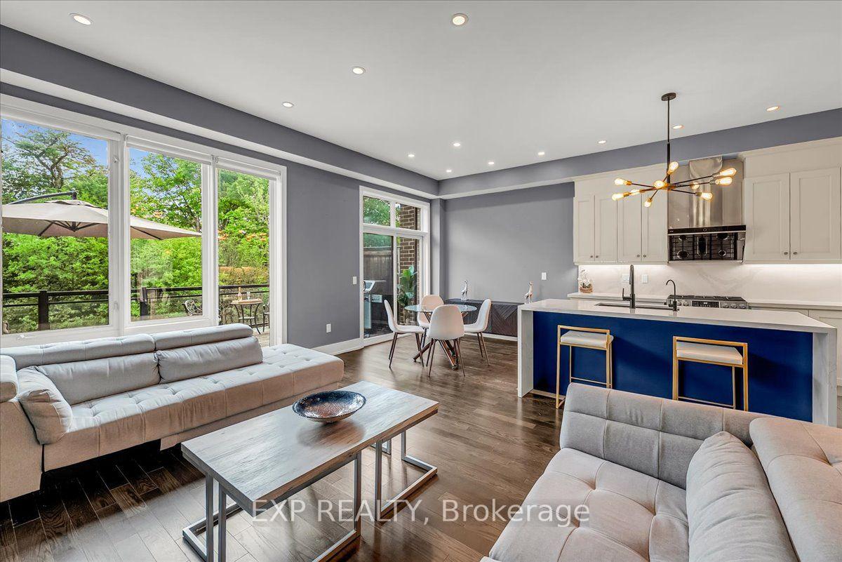 Photo 2 of 28 Crestridge Drive, Vaughan, Patterson — HOMEH