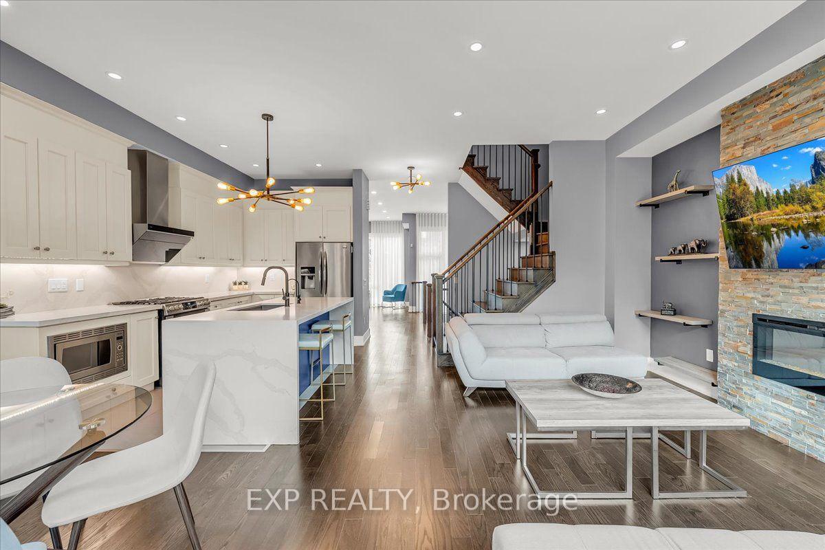 Photo 3 of 28 Crestridge Drive, Vaughan, Patterson — HOMEH