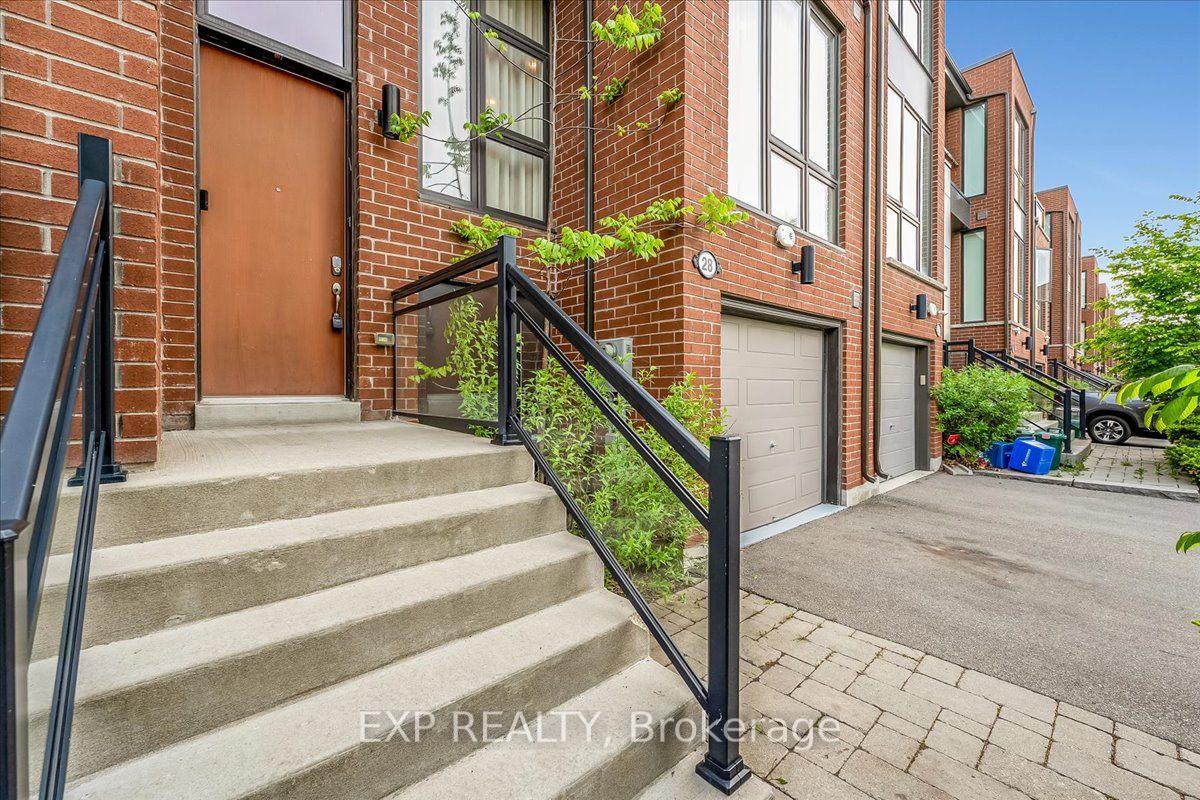 Photo 4 of 28 Crestridge Drive, Vaughan, Patterson — HOMEH