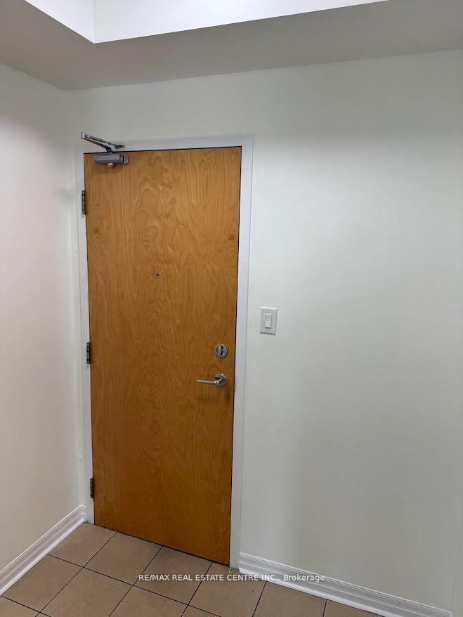 Photo 5 of Unit 1705, 3515 Kariya Dr, Mississauga, City Centre — HOMEH