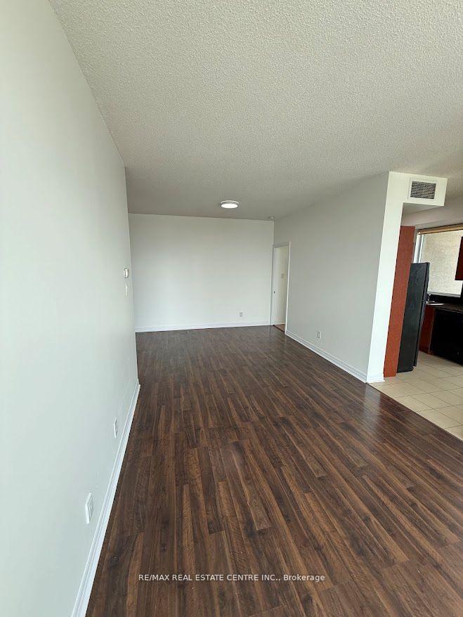 Photo 9 of Unit 1705, 3515 Kariya Dr, Mississauga, City Centre — HOMEH