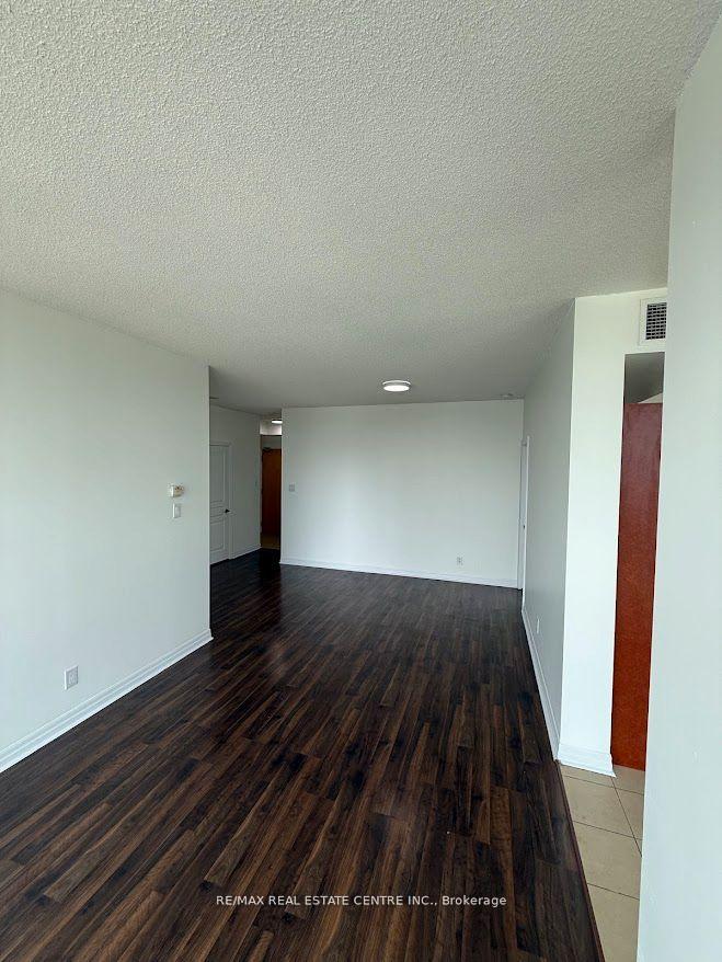 Photo 11 of Unit 1705, 3515 Kariya Dr, Mississauga, City Centre — HOMEH
