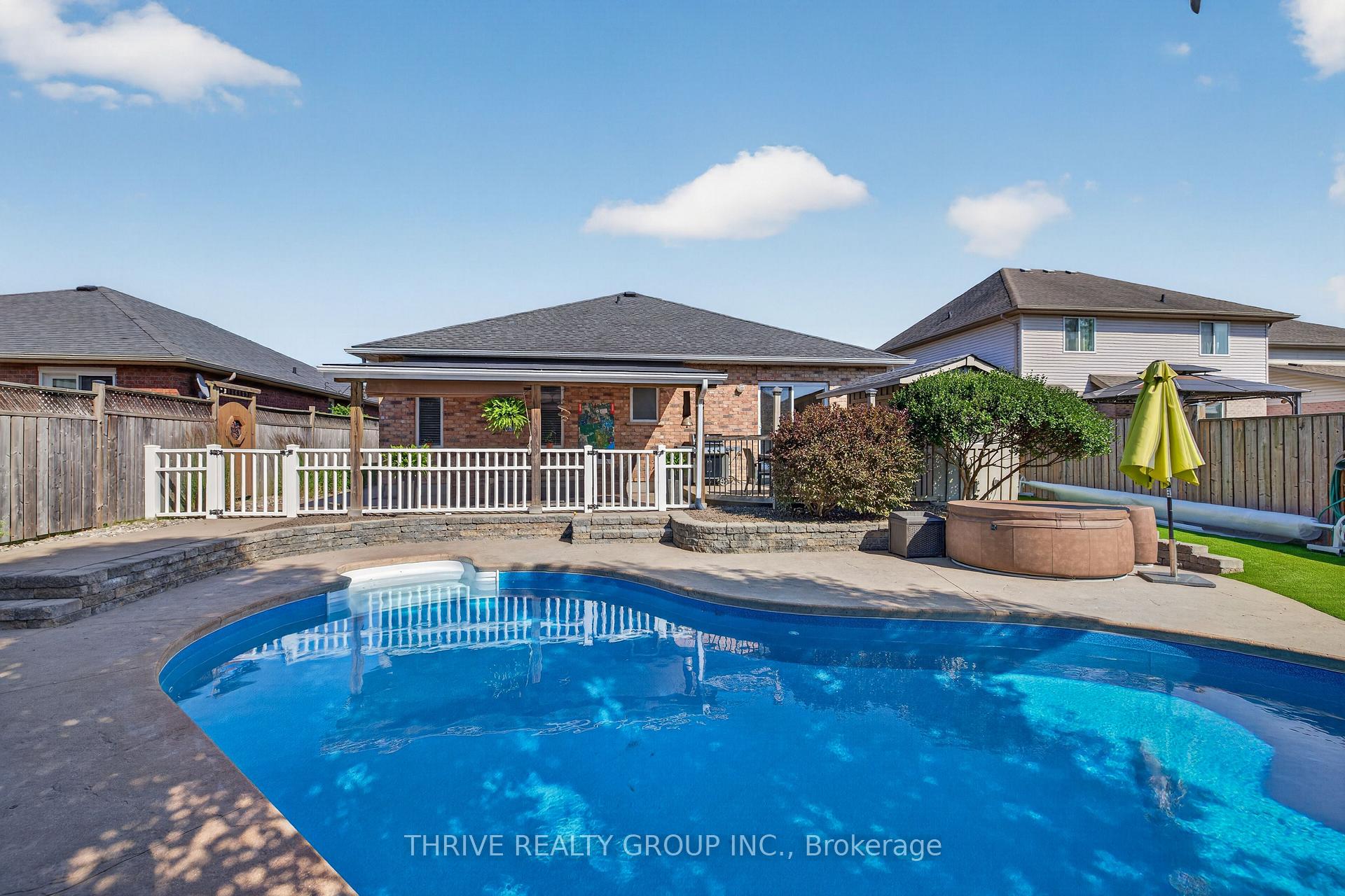 Photo 42 of 43 Mapleridge Crescent, Thames Centre, Dorchester — HOMEH