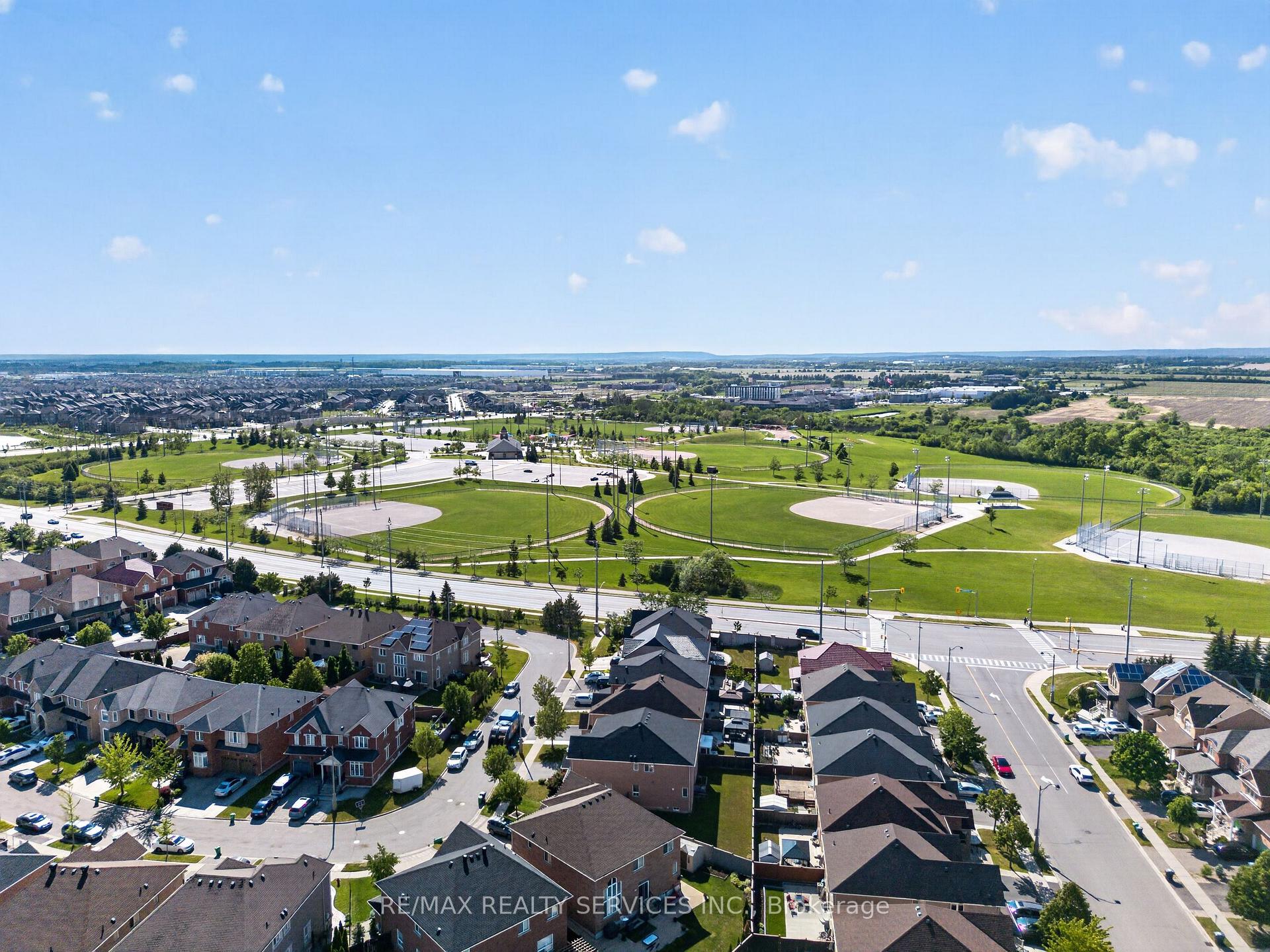 Photo 3 of 58 Quailvalley Drive, Brampton, Sandringham-Wellington — HOMEH