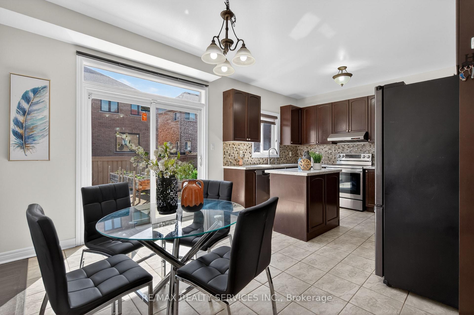 Photo 19 of 58 Quailvalley Drive, Brampton, Sandringham-Wellington — HOMEH