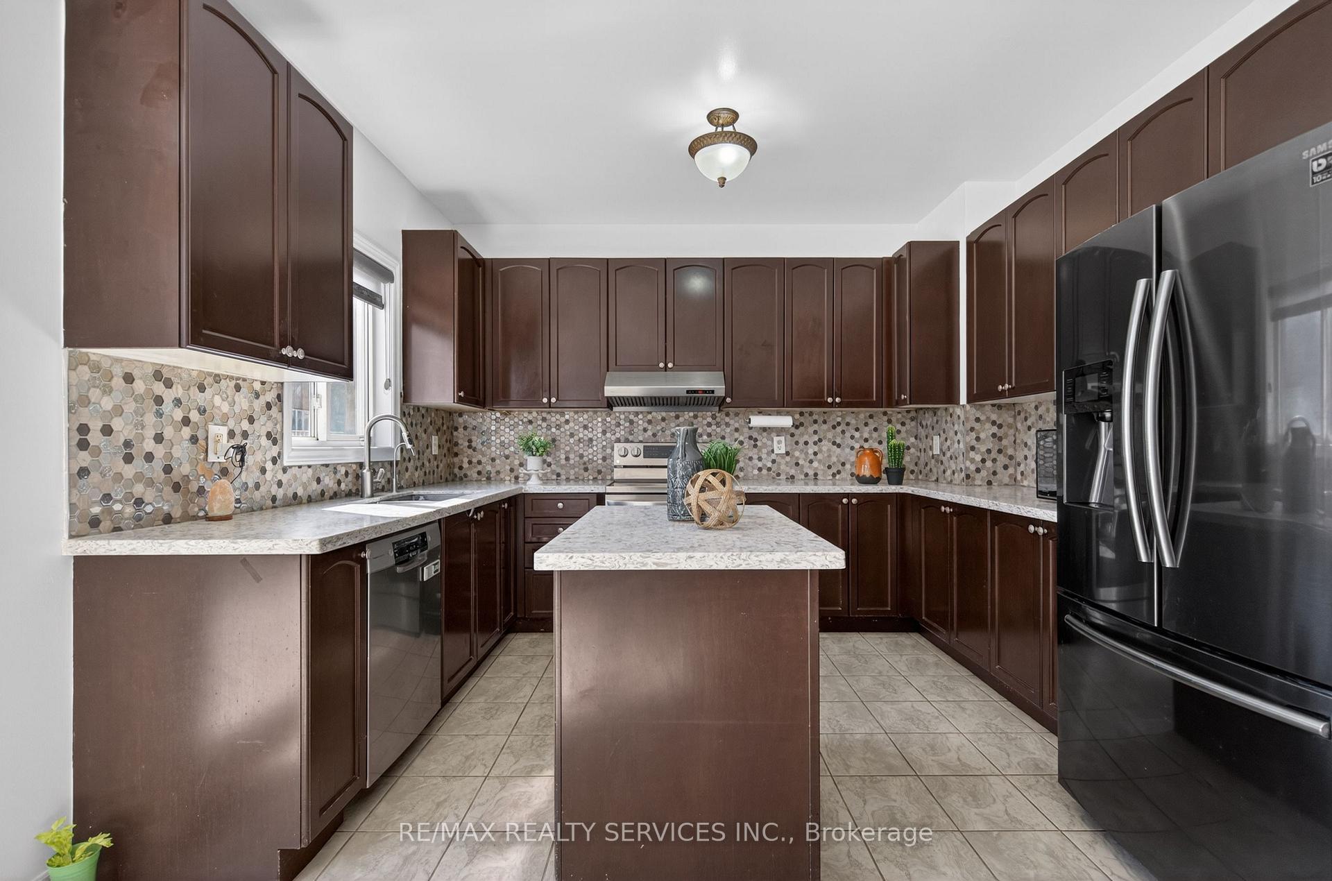 Photo 20 of 58 Quailvalley Drive, Brampton, Sandringham-Wellington — HOMEH