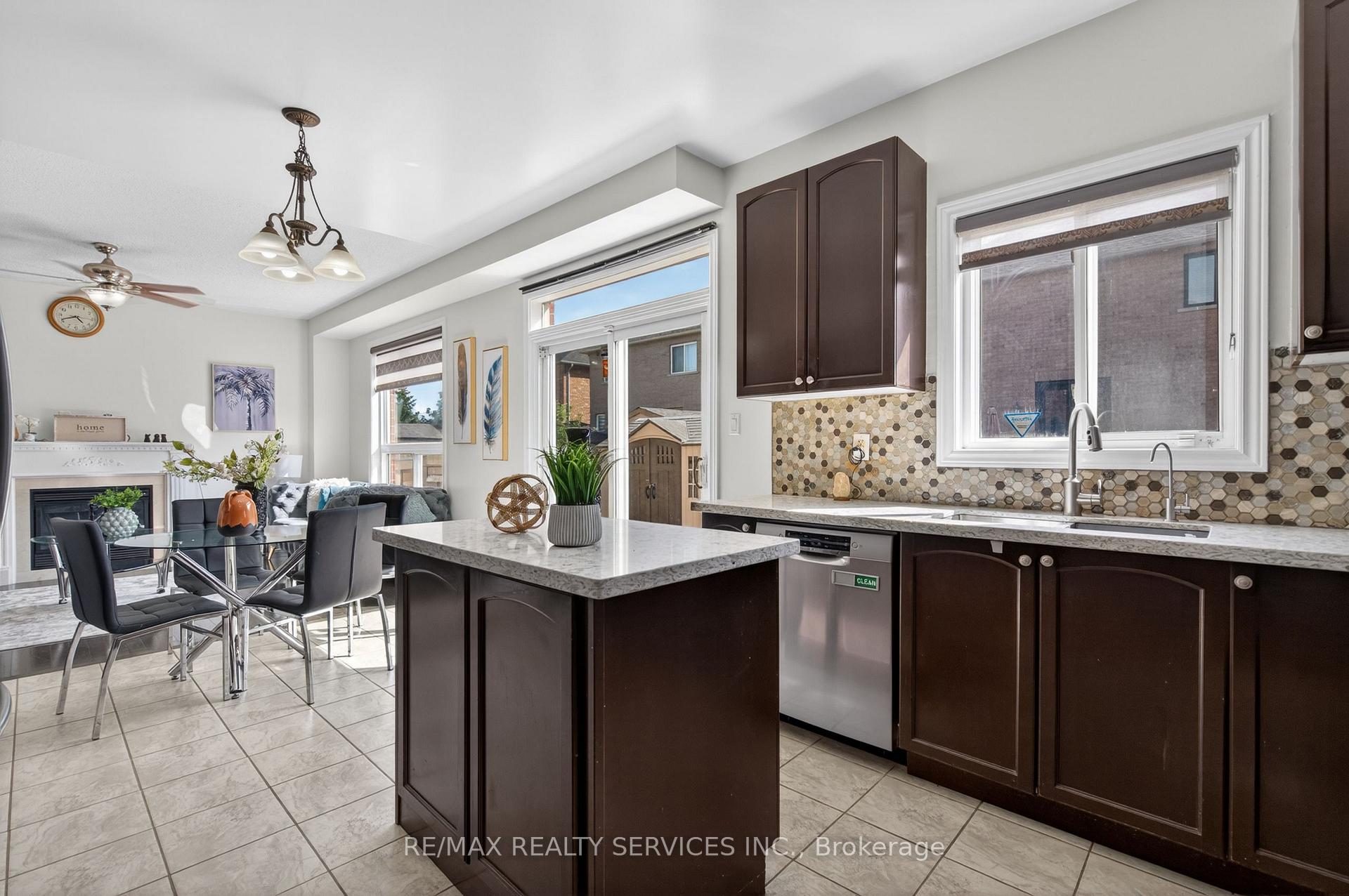 Photo 21 of 58 Quailvalley Drive, Brampton, Sandringham-Wellington — HOMEH