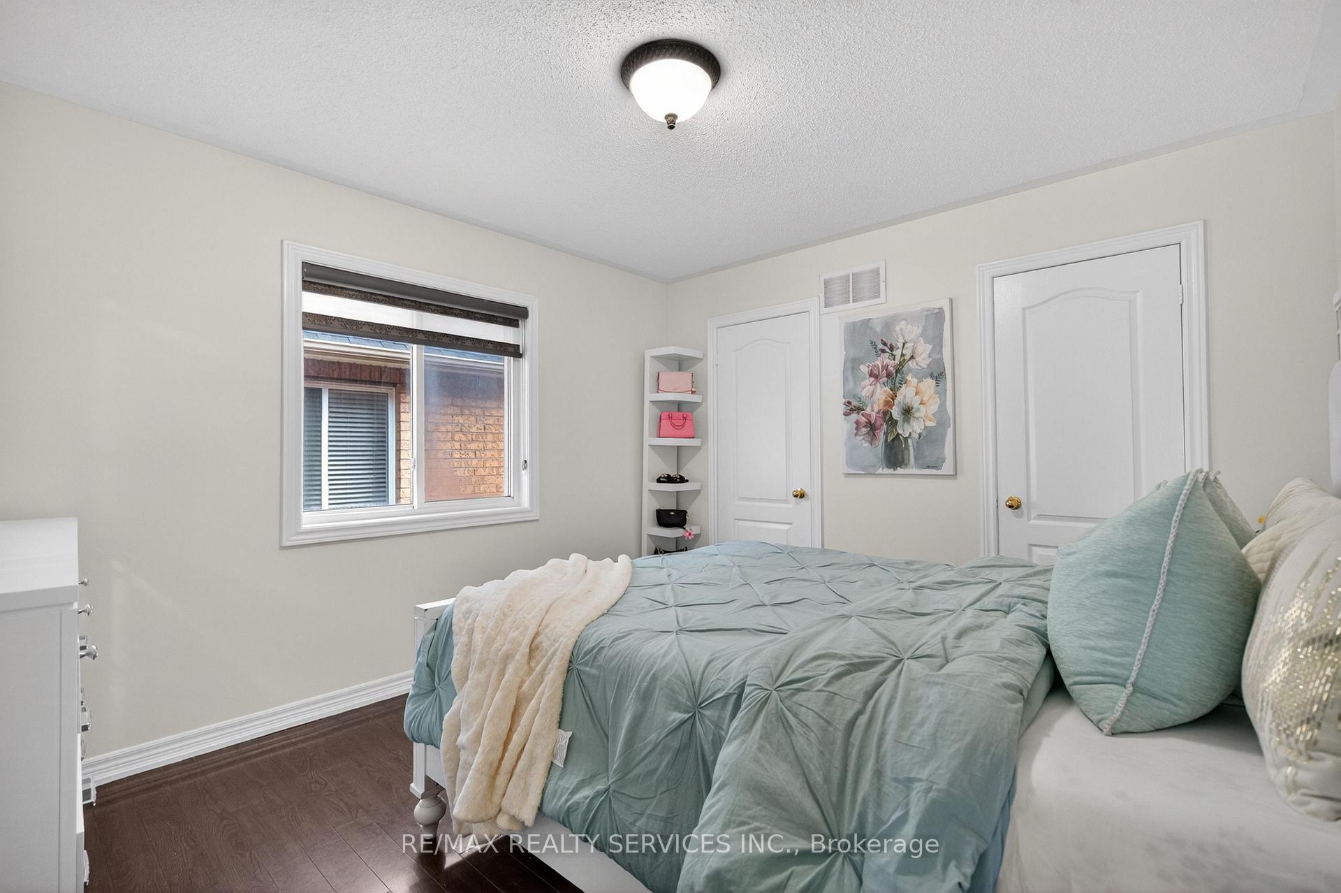 Photo 36 of 58 Quailvalley Drive, Brampton, Sandringham-Wellington — HOMEH