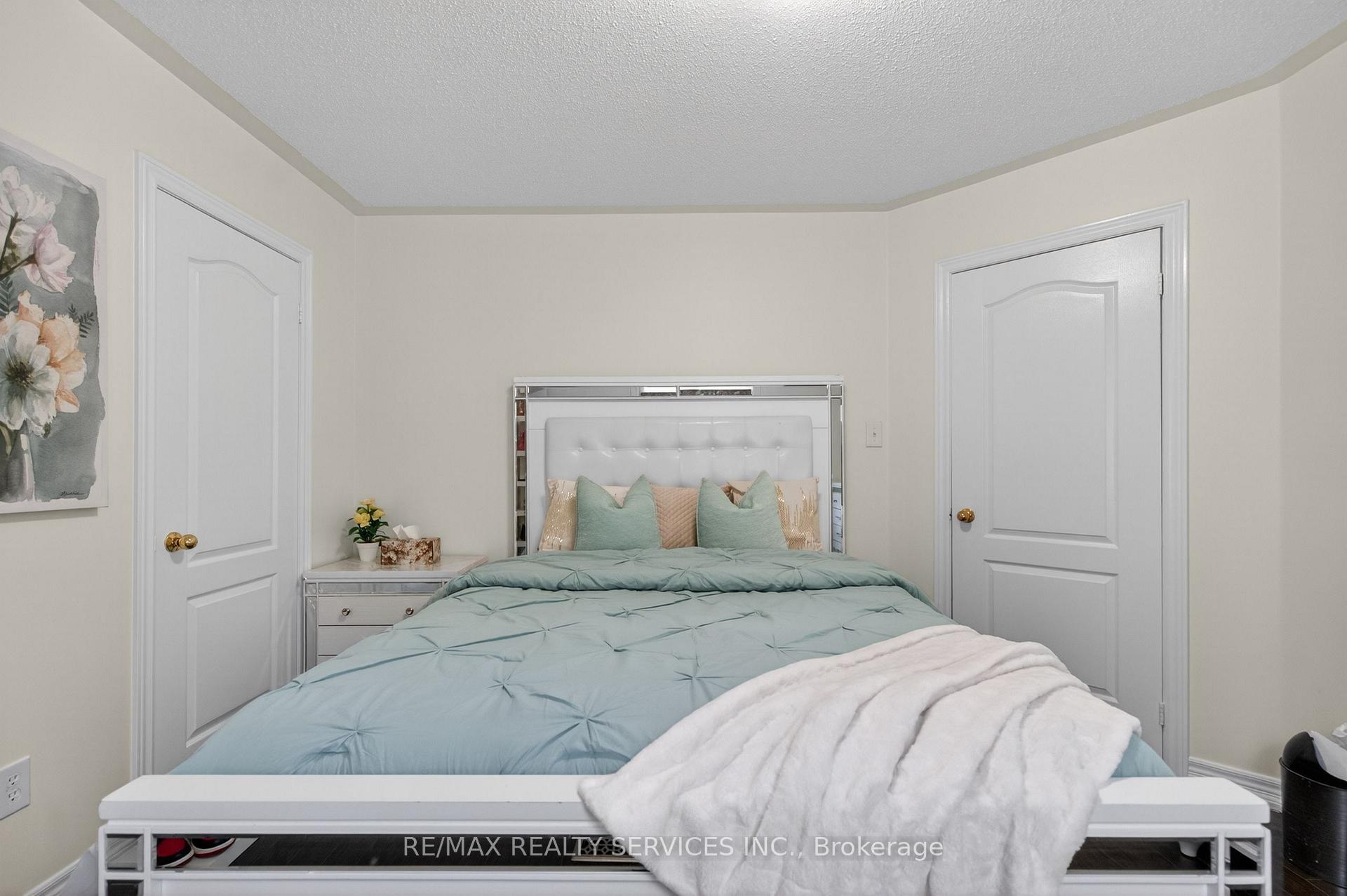 Photo 37 of 58 Quailvalley Drive, Brampton, Sandringham-Wellington — HOMEH