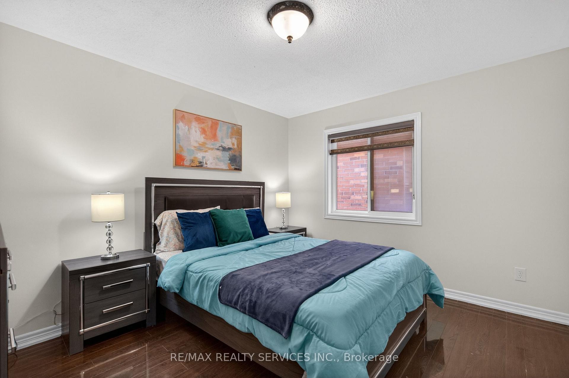 Photo 38 of 58 Quailvalley Drive, Brampton, Sandringham-Wellington — HOMEH
