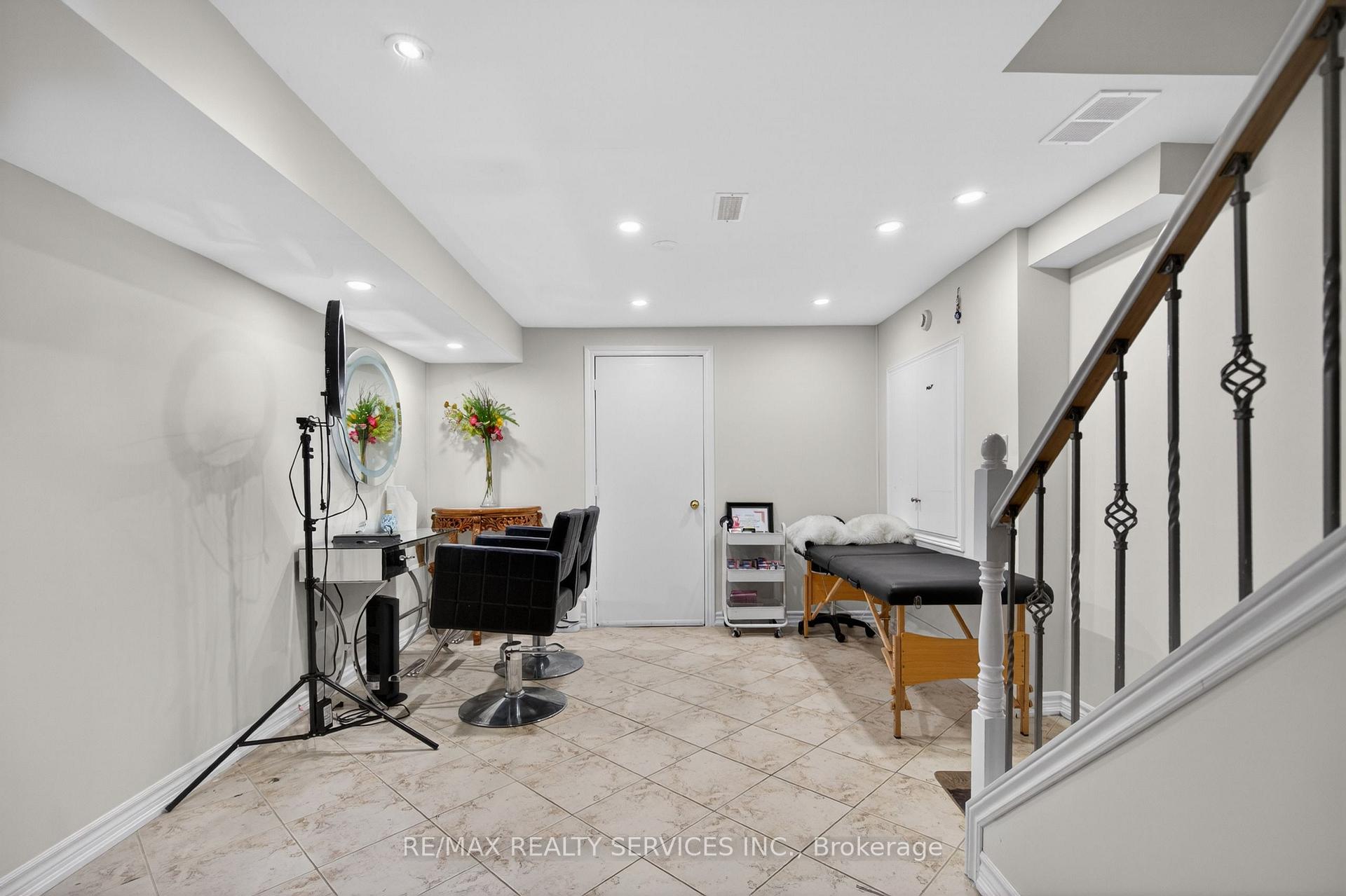 Photo 42 of 58 Quailvalley Drive, Brampton, Sandringham-Wellington — HOMEH