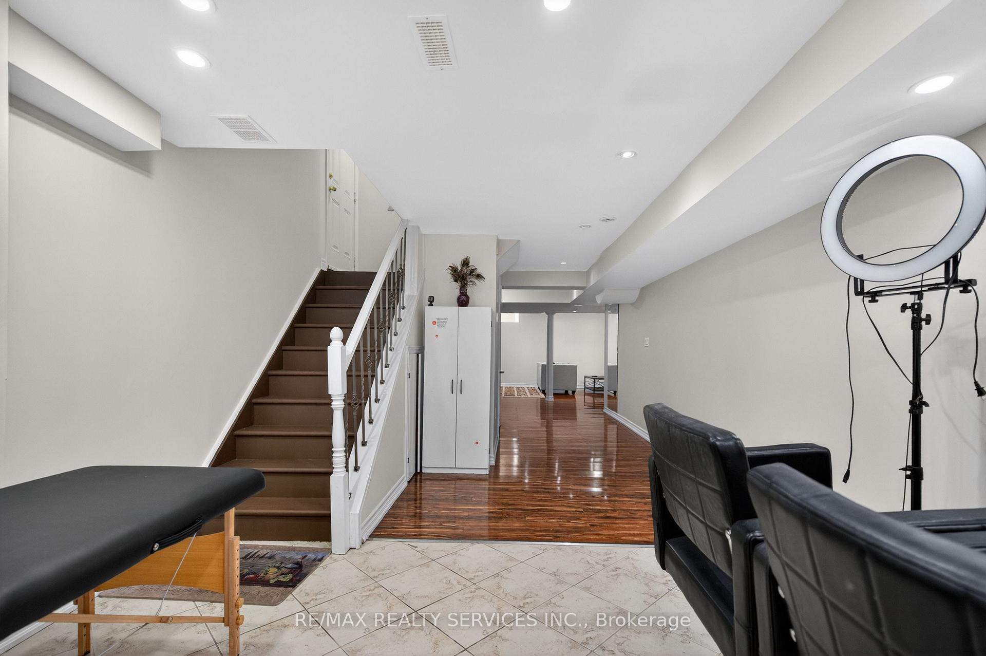 Photo 43 of 58 Quailvalley Drive, Brampton, Sandringham-Wellington — HOMEH