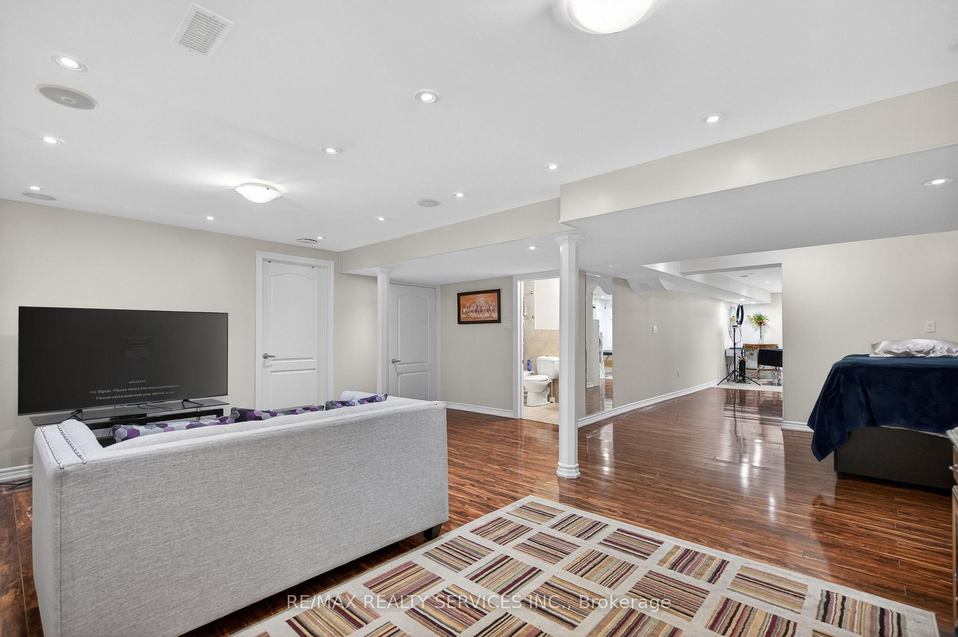 Photo 44 of 58 Quailvalley Drive, Brampton, Sandringham-Wellington — HOMEH