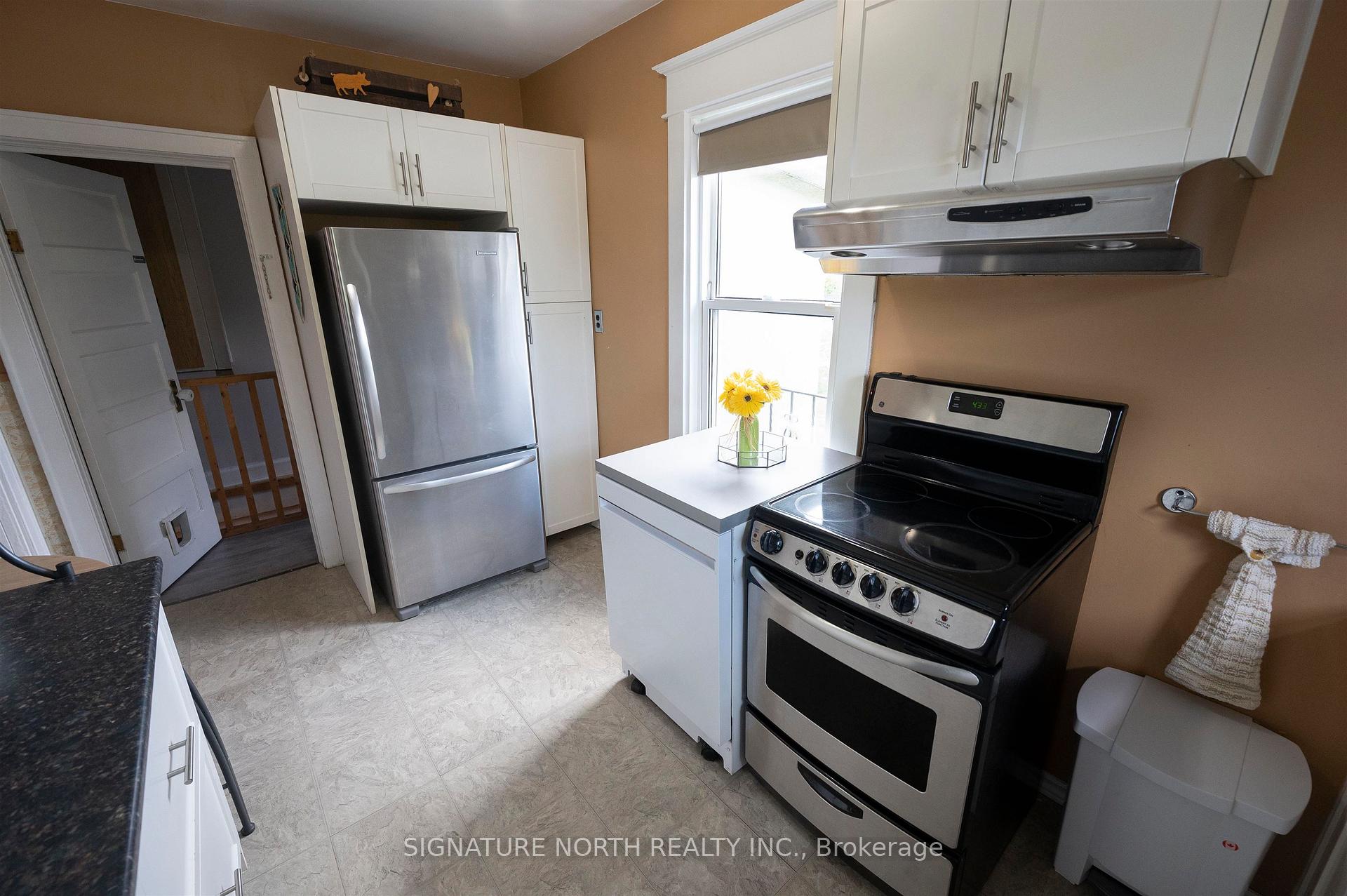 Photo 15 of 434 Queen Street, Thunder Bay, Academy Heights — HOMEH