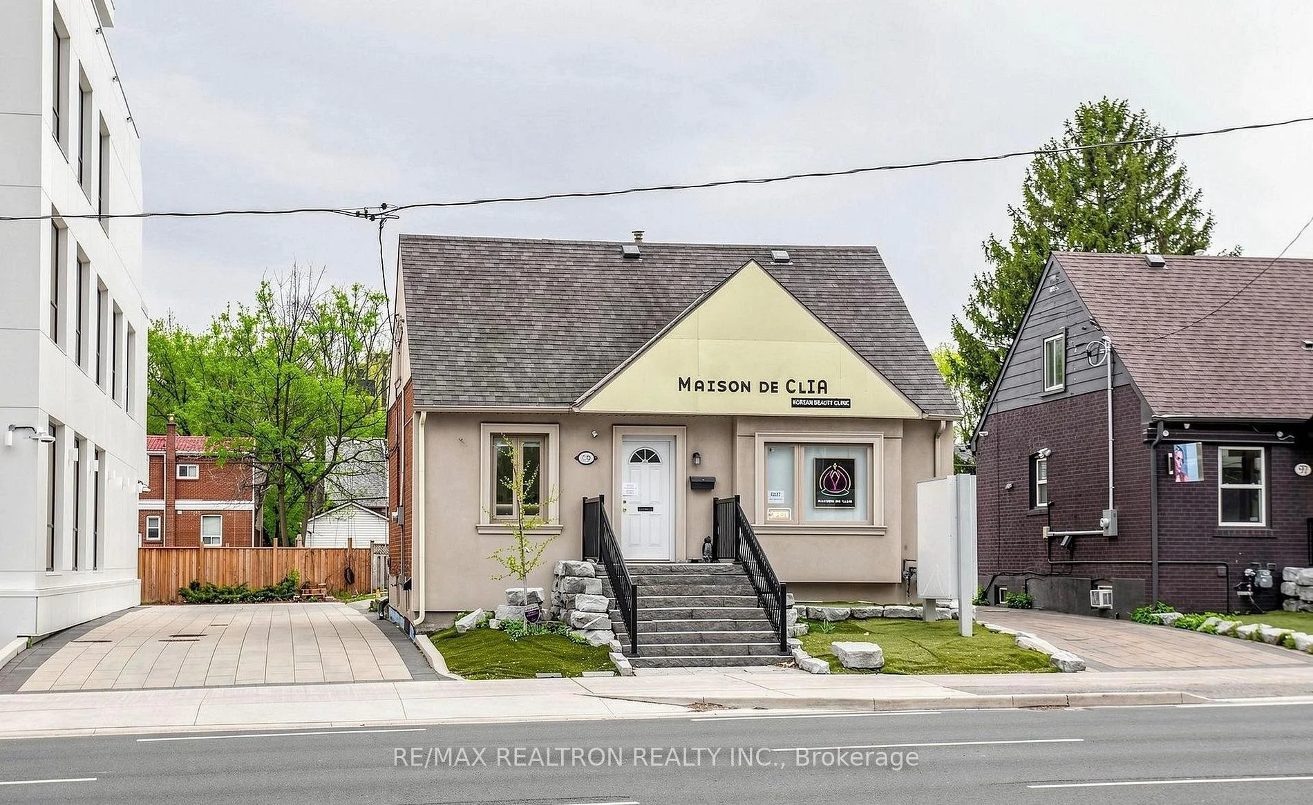Front of 99 Sheppard Avenue E