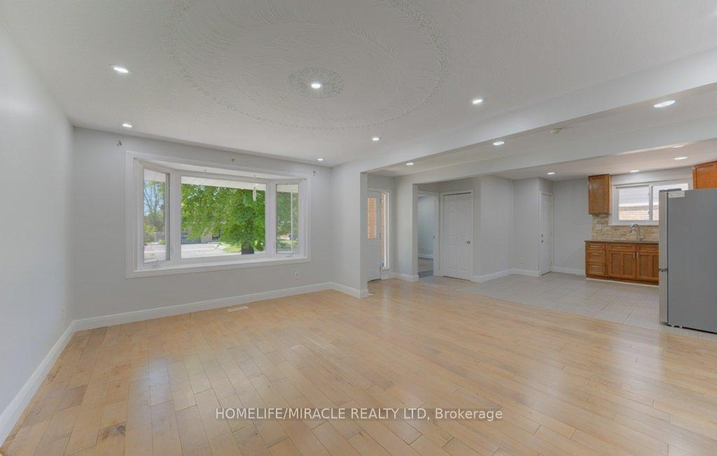 Photo 6 of 80 Lower Canada Crescent, Kitchener, Pioneer Park — HOMEH