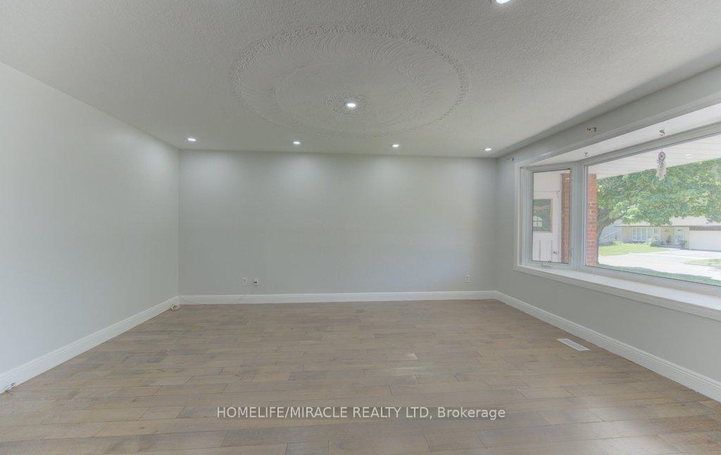 Photo 9 of 80 Lower Canada Crescent, Kitchener, Pioneer Park — HOMEH