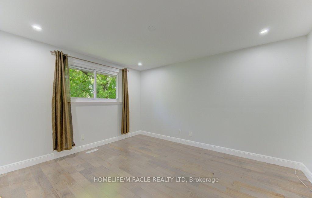 Photo 27 of 80 Lower Canada Crescent, Kitchener, Pioneer Park — HOMEH