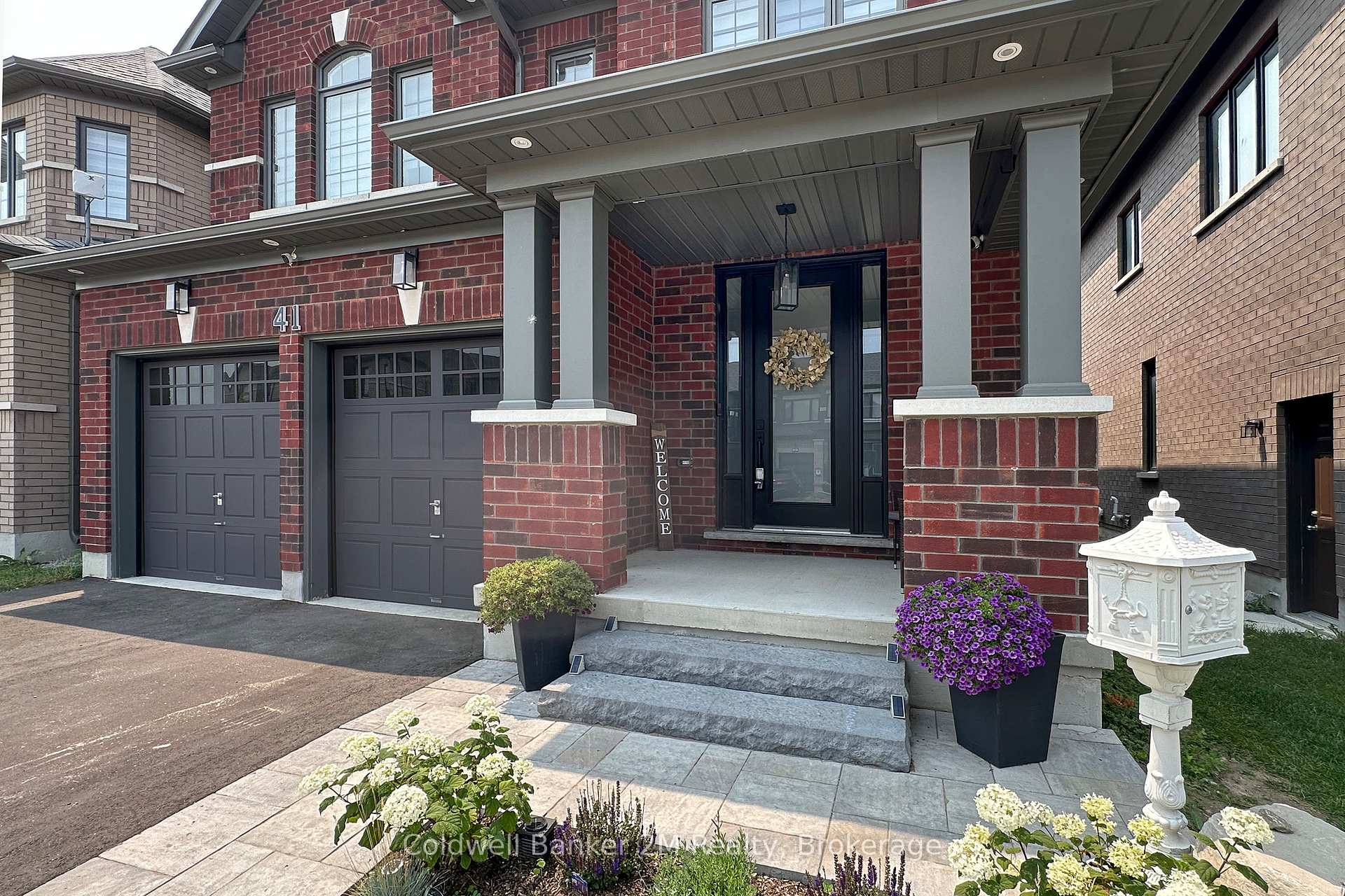 Photo 3 of 41 Corley Street, Kawartha Lakes, Lindsay — HOMEH