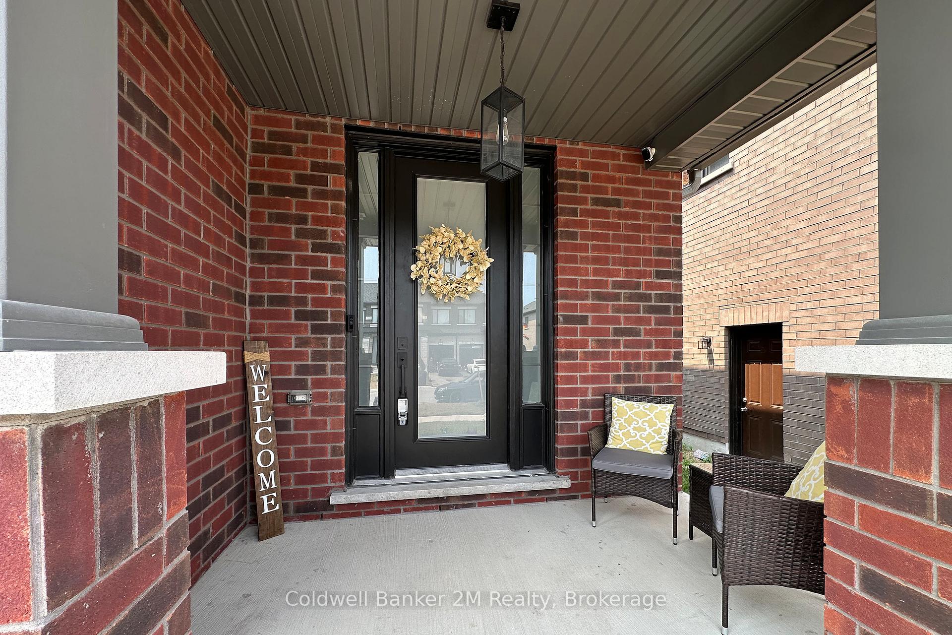 Photo 4 of 41 Corley Street, Kawartha Lakes, Lindsay — HOMEH