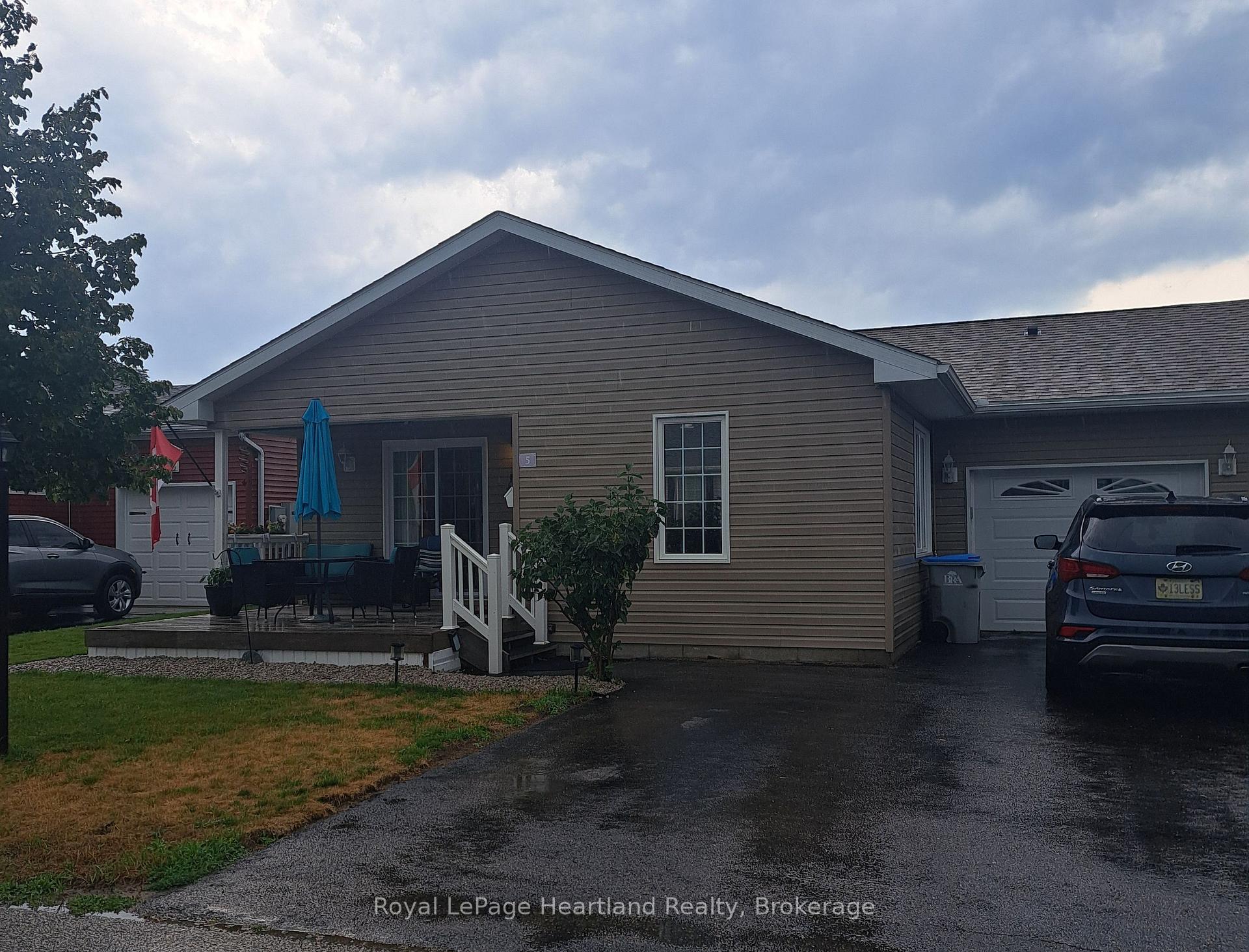 Photo 2 of 5 Kellestine Drive, Strathroy-Caradoc, SW — HOMEH