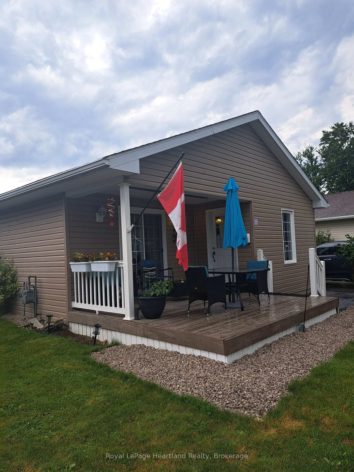 Photo 6 of 5 Kellestine Drive, Strathroy-Caradoc, SW — HOMEH