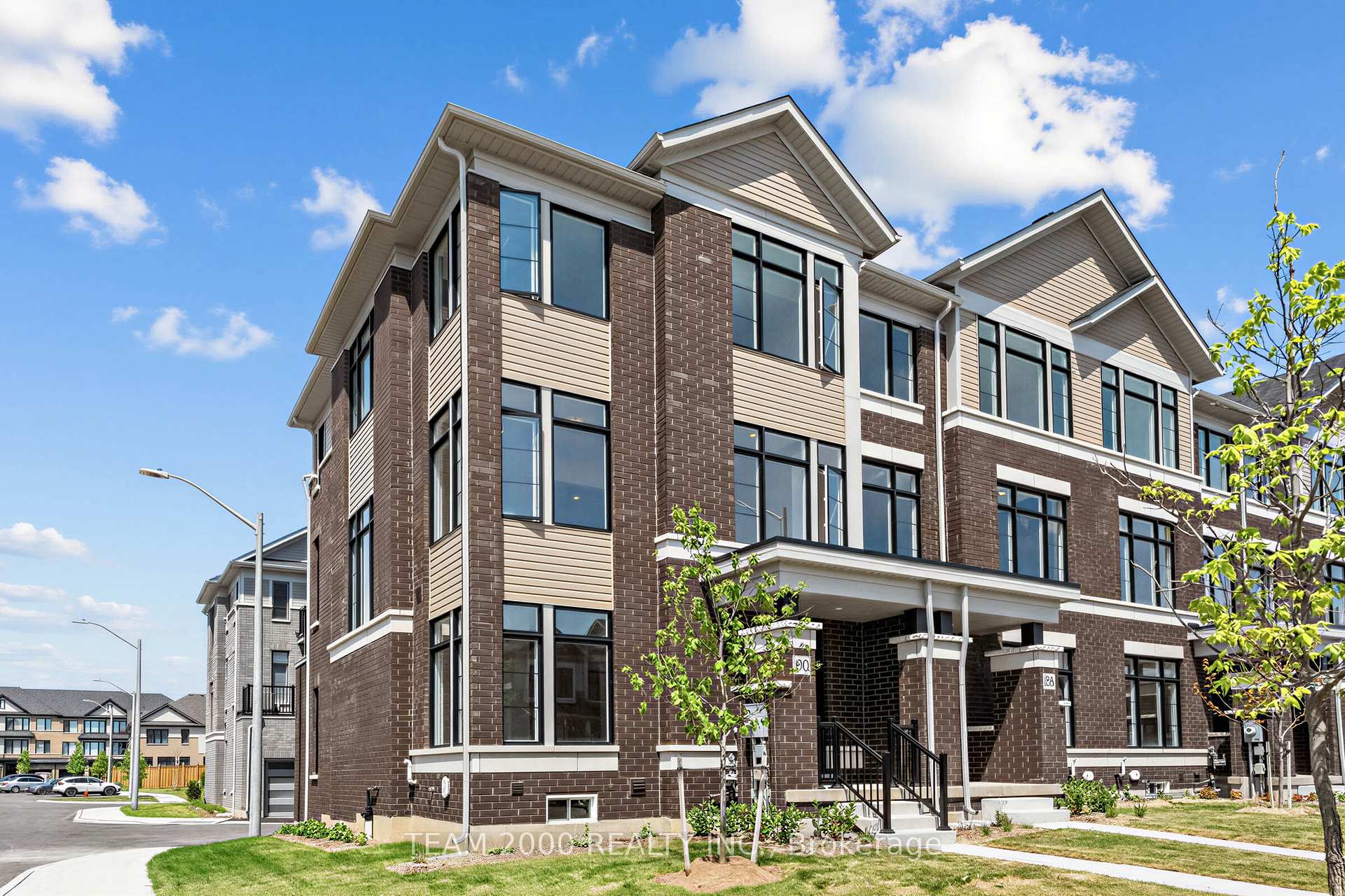 Photo 2 of 190 Spitfire Drive, Hamilton, Mount Hope — HOMEH