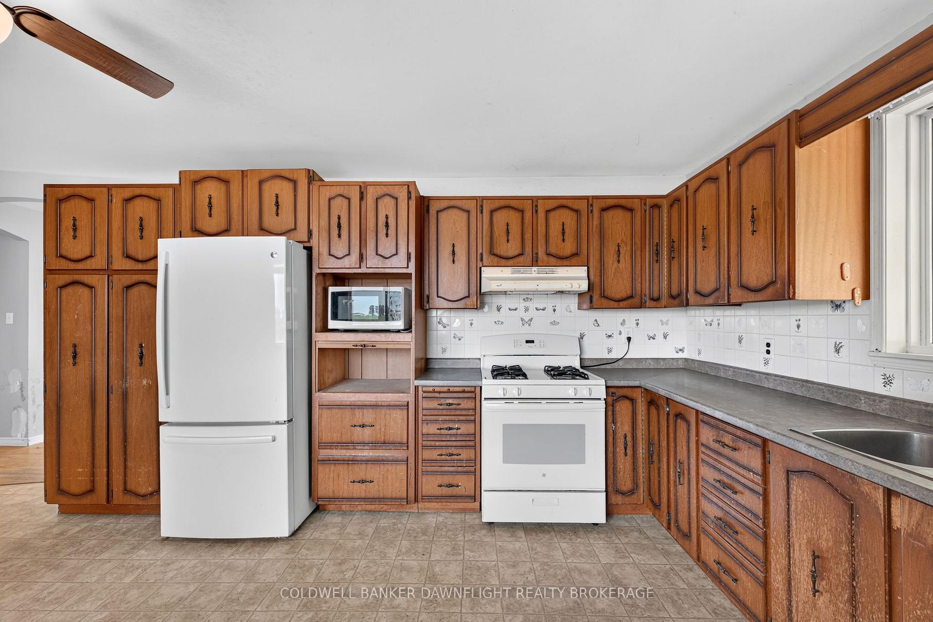 Photo 15 of 38786 B Zurich-Hensall Road, Bluewater, Hay — HOMEH