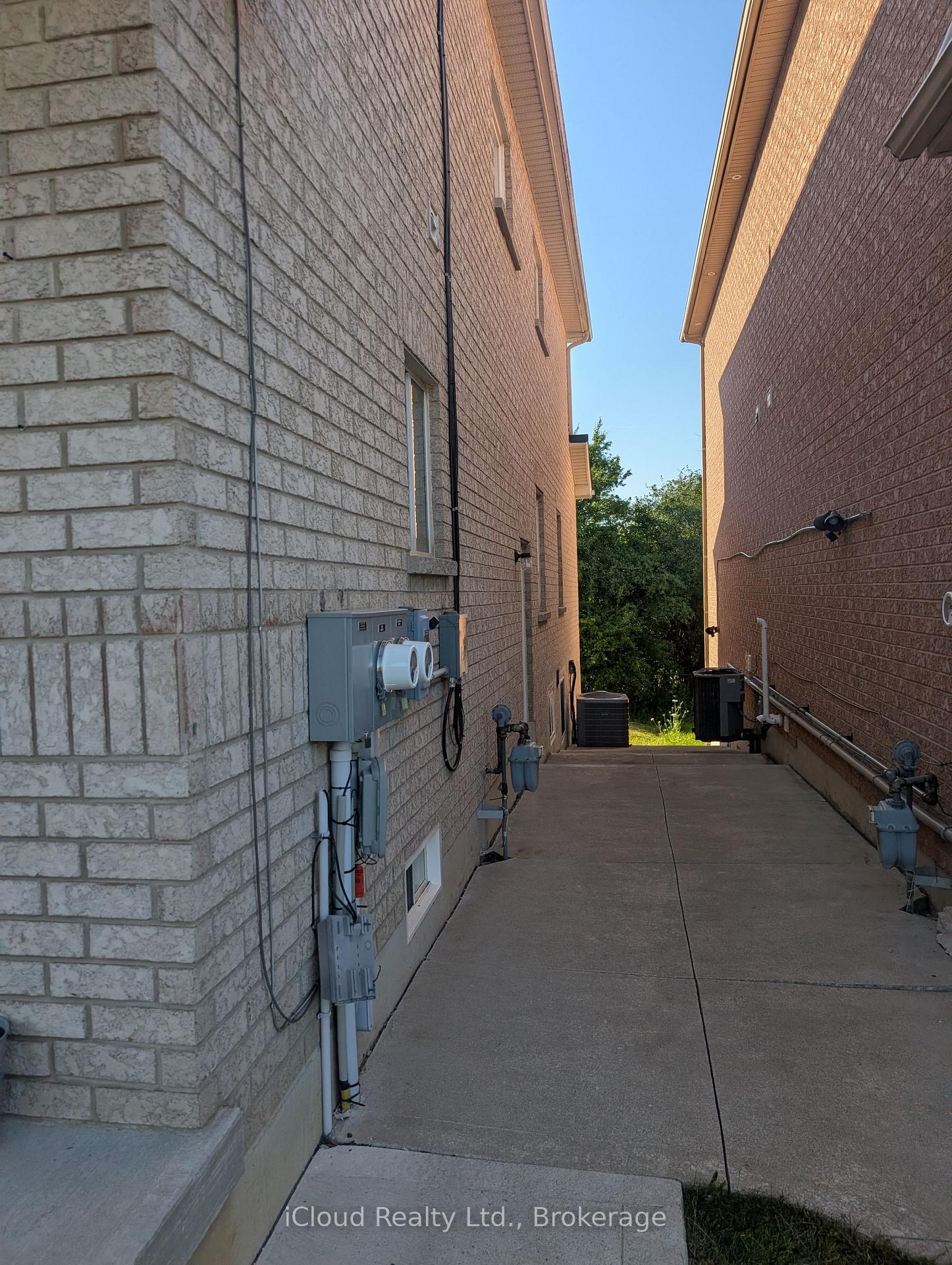 Photo 10 of 59 Haviland Circle, Brampton, Sandringham-Wellington — HOMEH