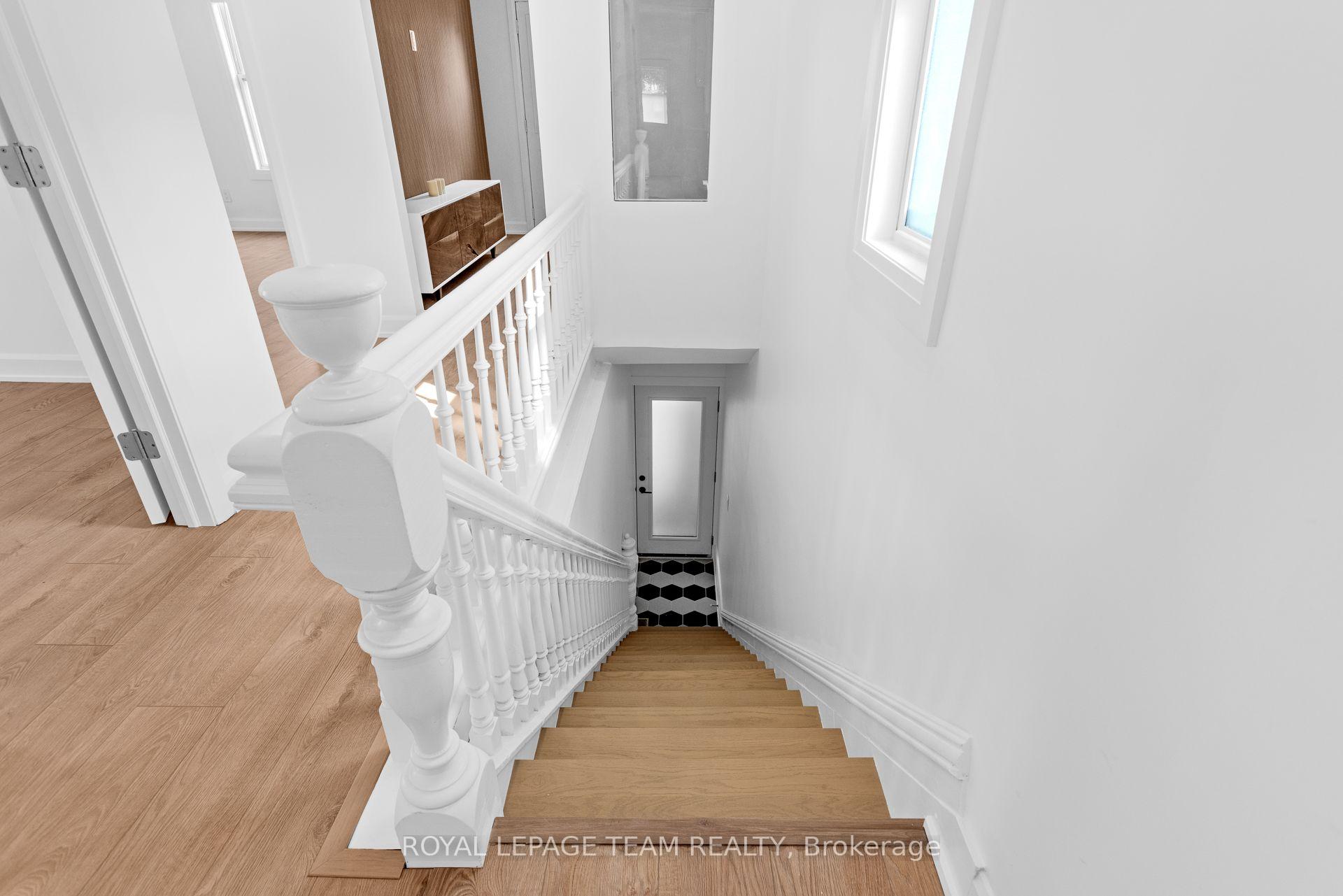 Photo 3 of Unit 2, 52 Lees Avenue, Ottawa, Ottawa East — HOMEH