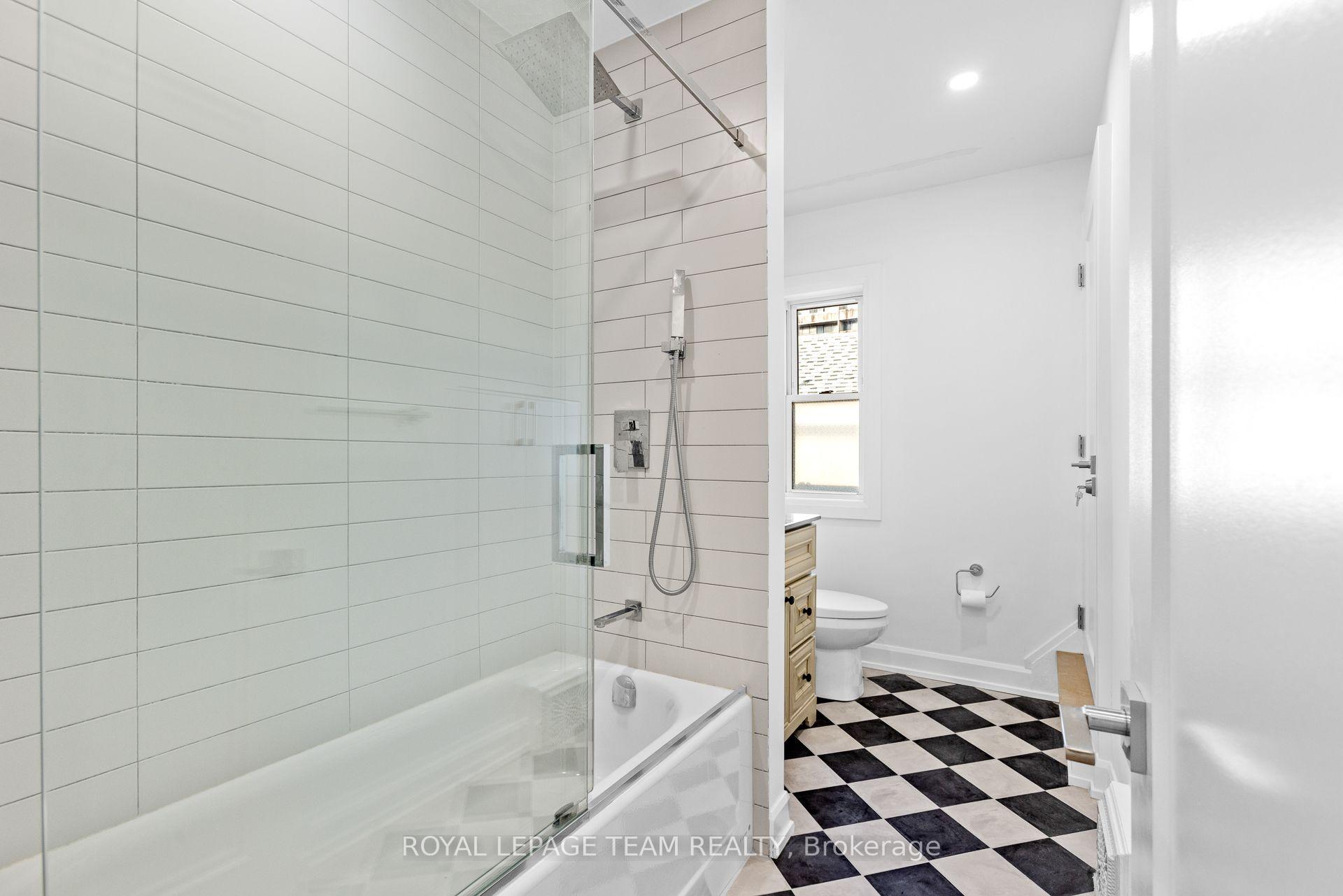 Photo 12 of Unit 2, 52 Lees Avenue, Ottawa, Ottawa East — HOMEH