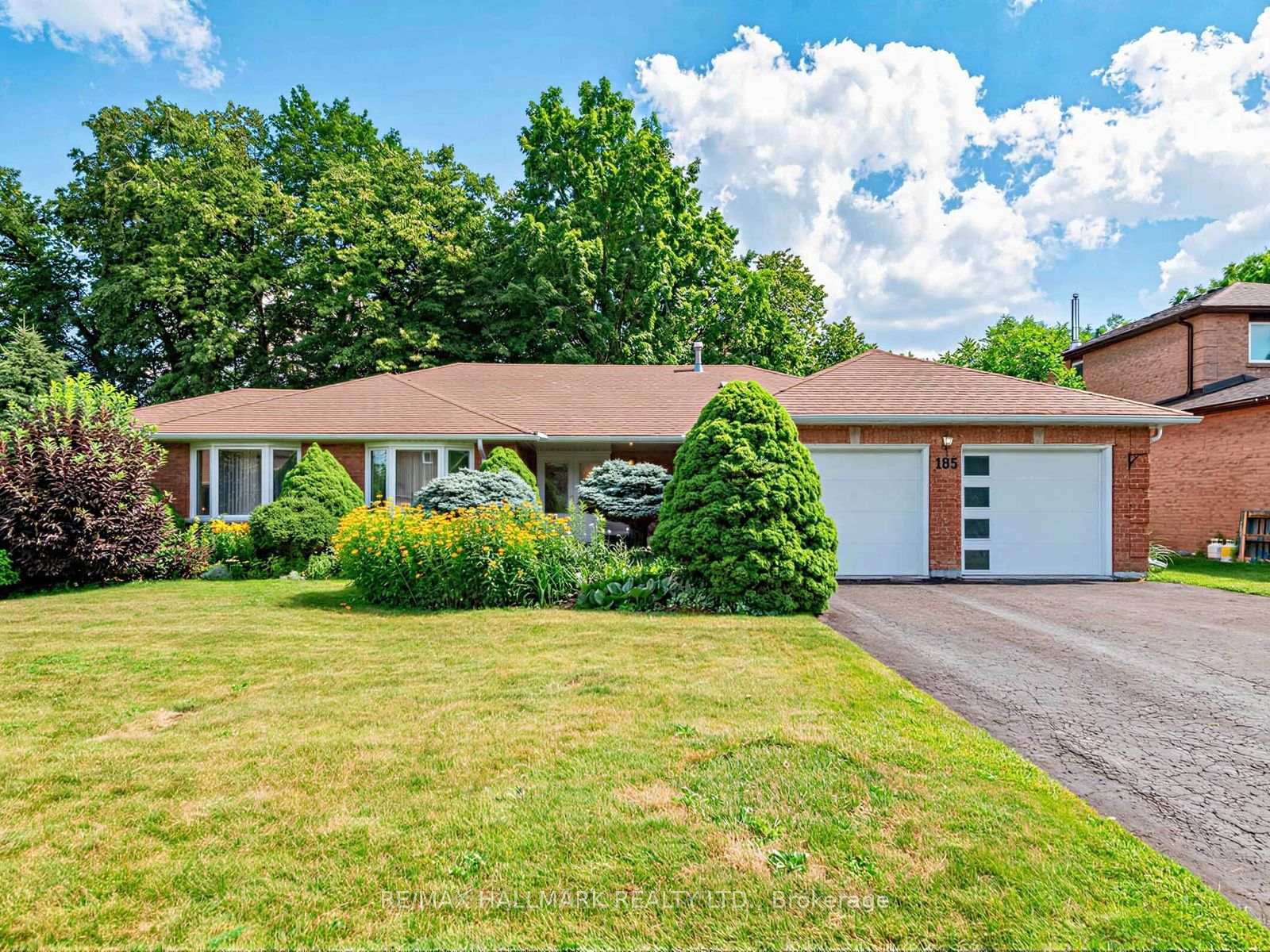 Photo 2 of 185 Aurora Heights Drive, Aurora, Aurora Heights — HOMEH