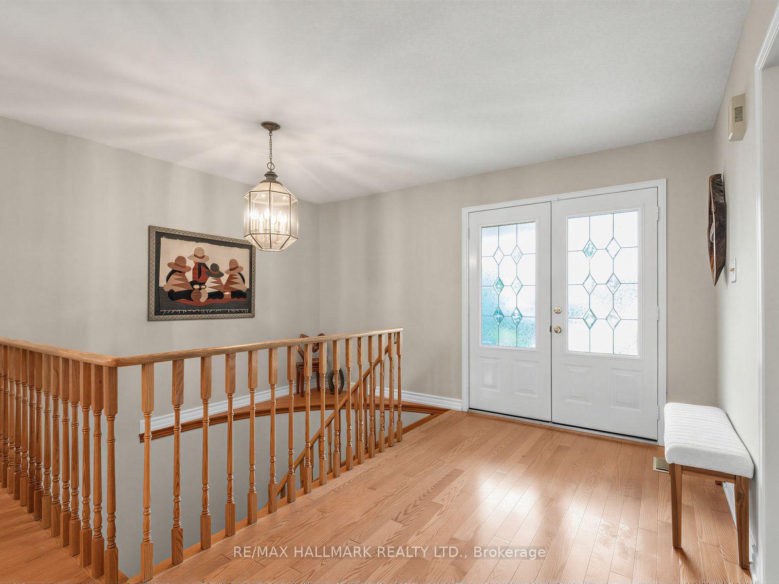 Photo 5 of 185 Aurora Heights Drive, Aurora, Aurora Heights — HOMEH
