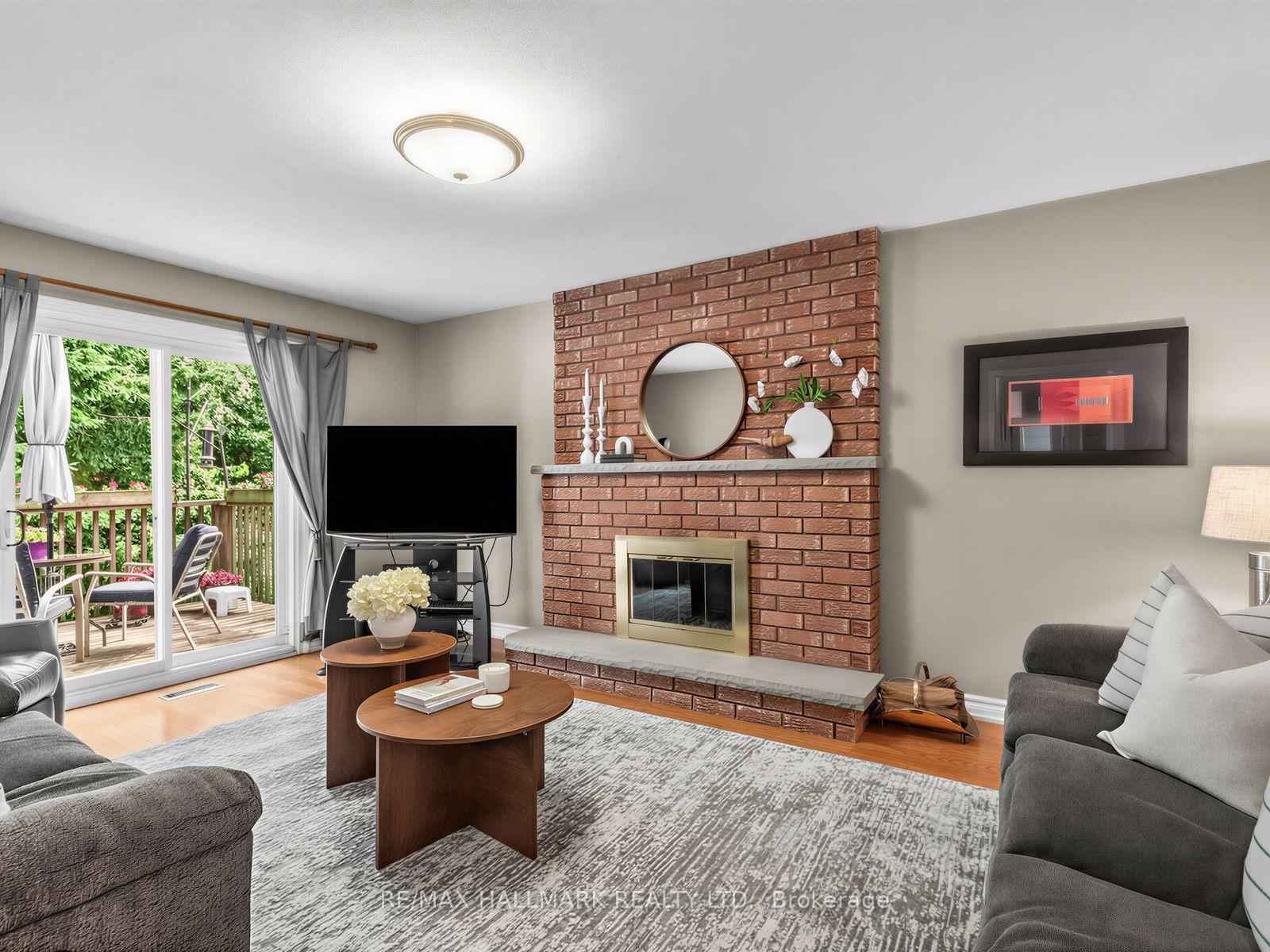 Photo 16 of 185 Aurora Heights Drive, Aurora, Aurora Heights — HOMEH