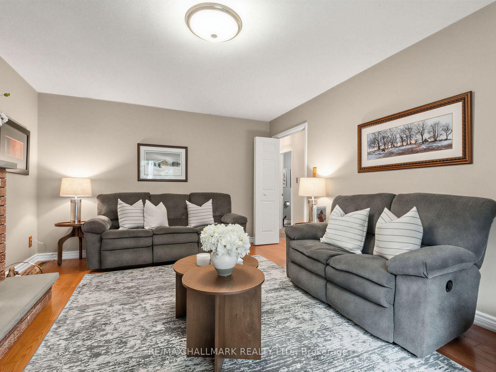 Photo 18 of 185 Aurora Heights Drive, Aurora, Aurora Heights — HOMEH