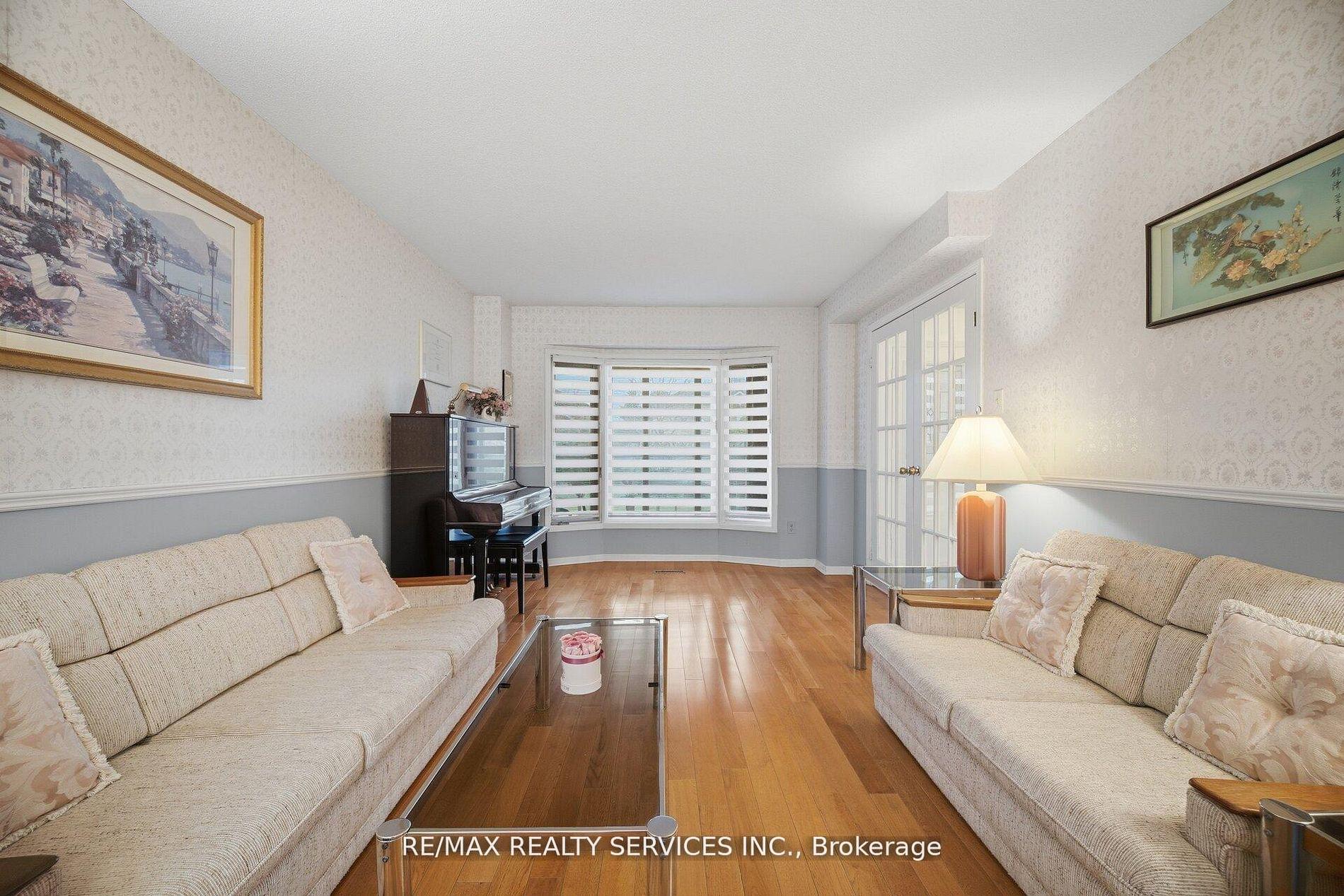 Photo 7 of 62 Fernbrook Crescent, Brampton, Snelgrove — HOMEH