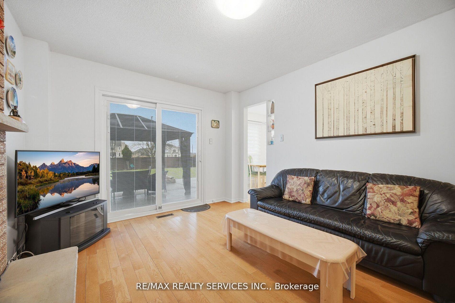 Photo 19 of 62 Fernbrook Crescent, Brampton, Snelgrove — HOMEH