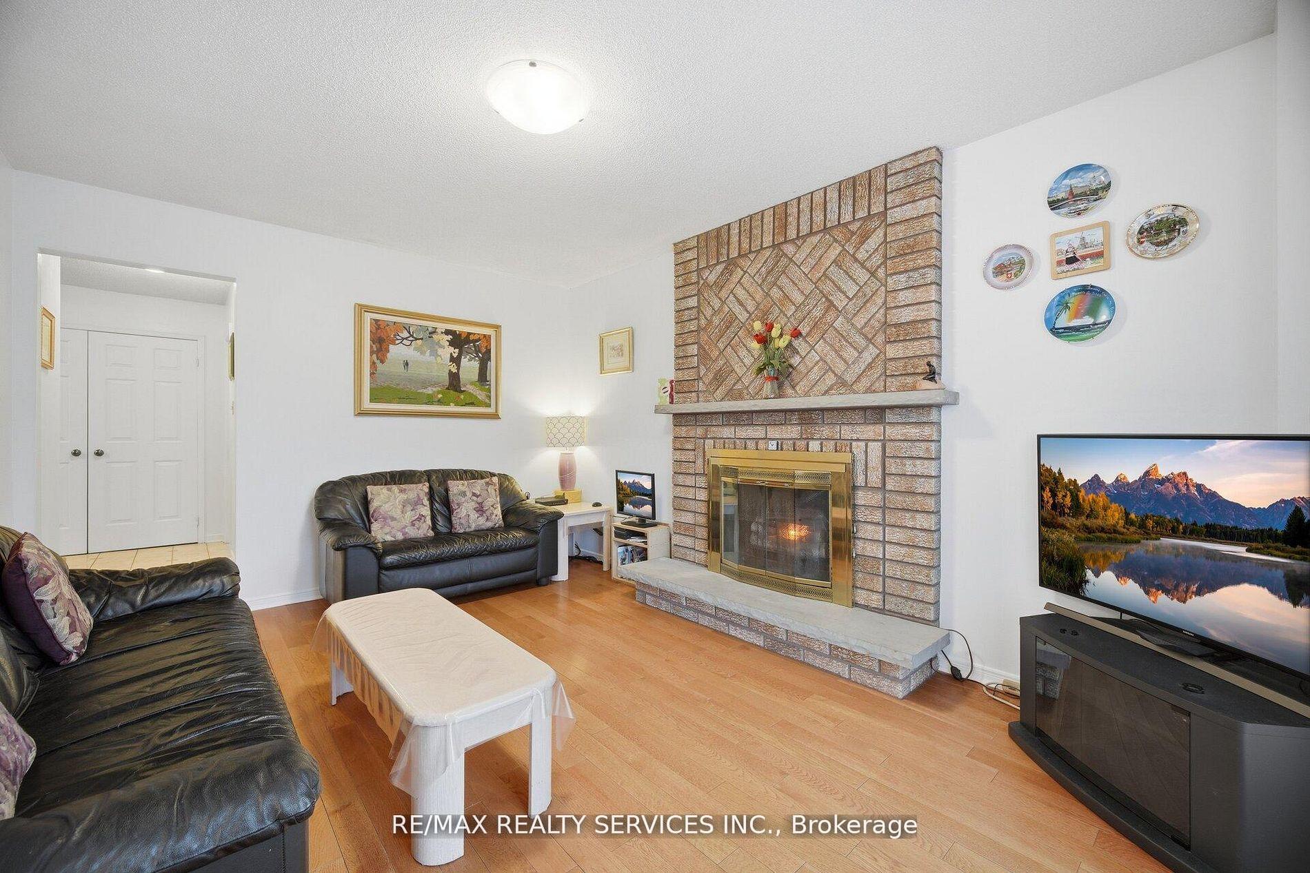Photo 21 of 62 Fernbrook Crescent, Brampton, Snelgrove — HOMEH