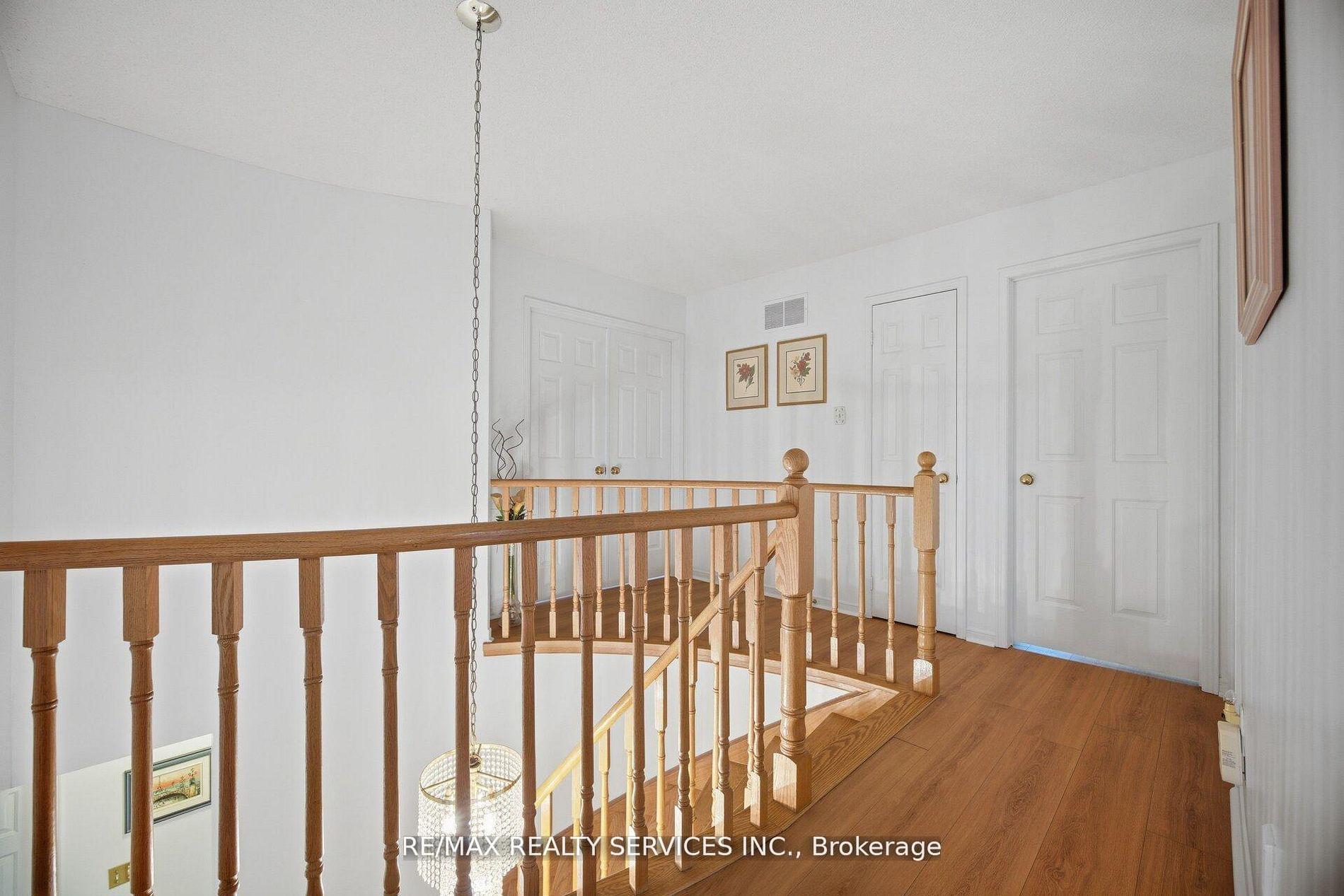 Photo 23 of 62 Fernbrook Crescent, Brampton, Snelgrove — HOMEH