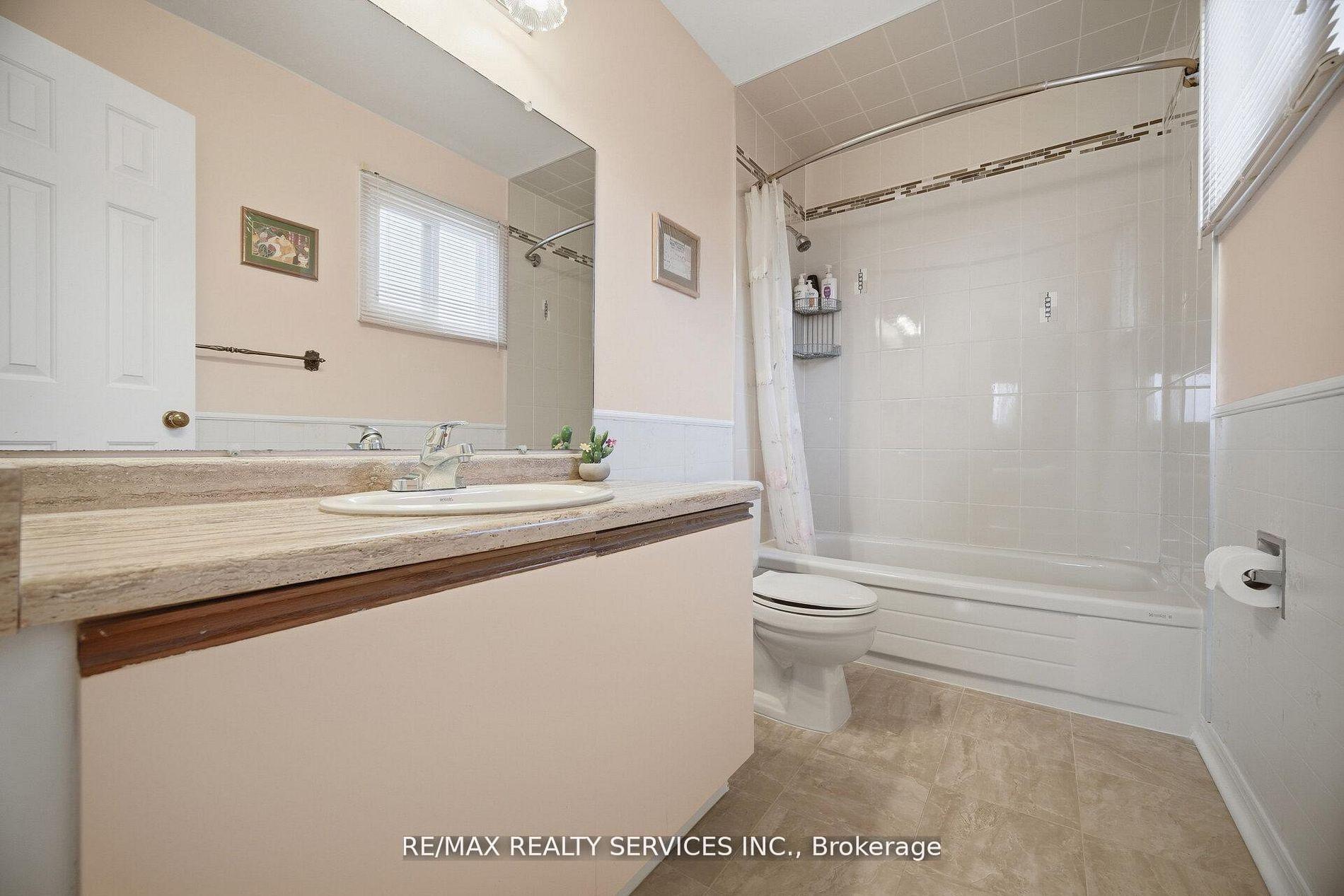 Photo 27 of 62 Fernbrook Crescent, Brampton, Snelgrove — HOMEH